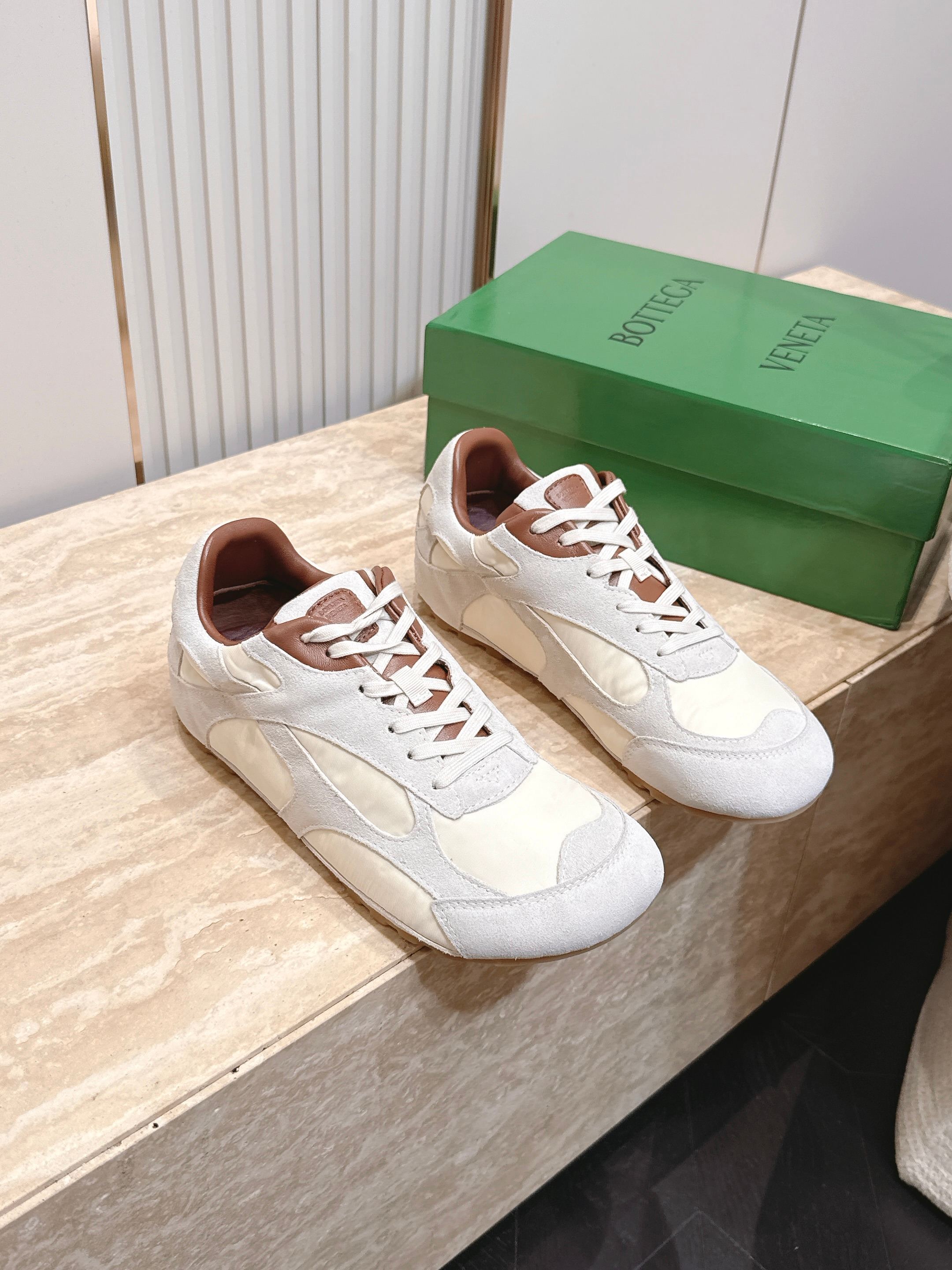 女🌾2026新色系！情侣款 Bottega Veneta(BV葆蝶家)OrbitFlash系列复古运动鞋