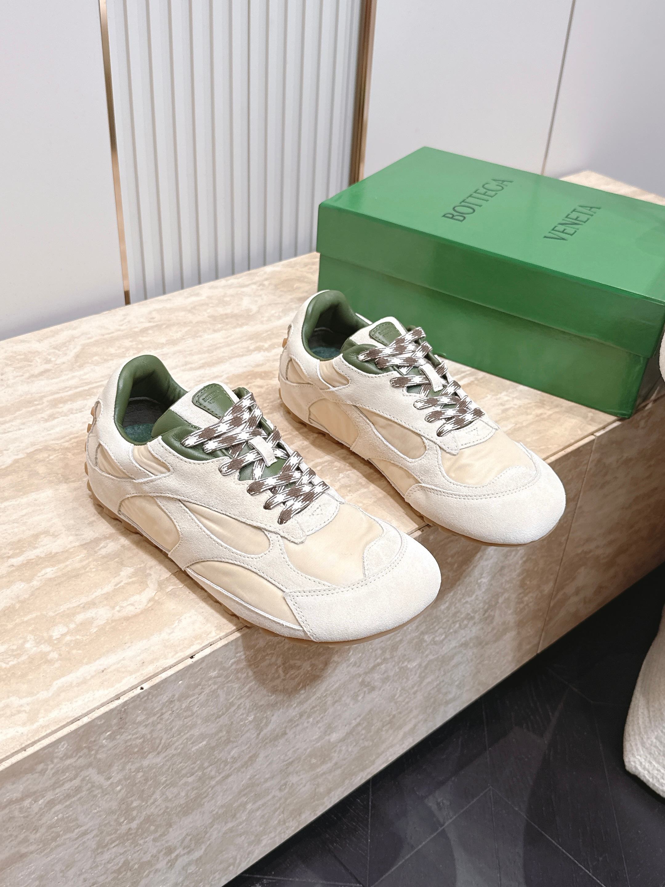 女🌾2026新色系！情侣款 Bottega Veneta(BV葆蝶家)OrbitFlash系列复古运动鞋