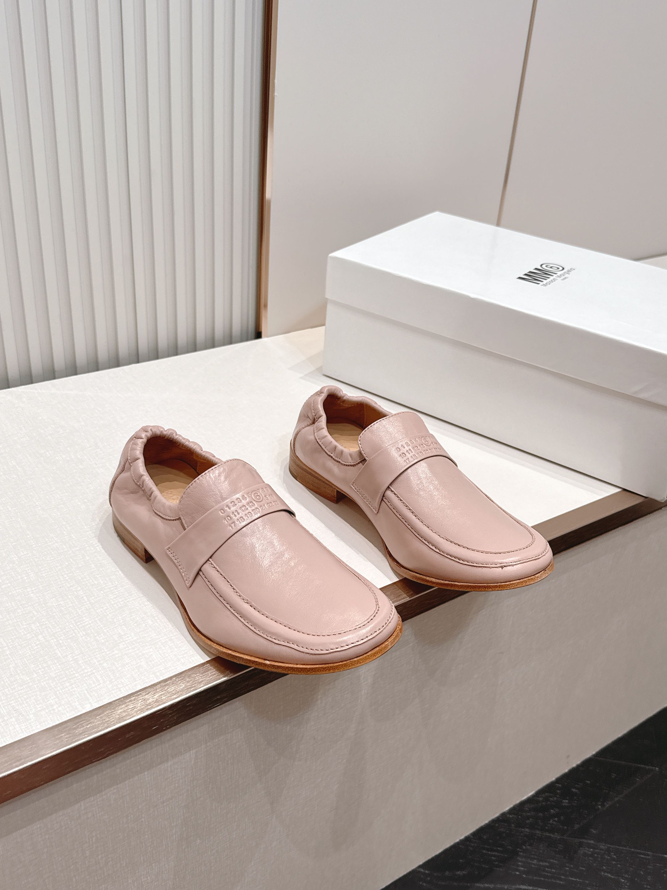 Maison Margiela马吉拉 mm6 春夏新款乐福单鞋系列……【圆头拉皱乐福单鞋】原版一比一打造