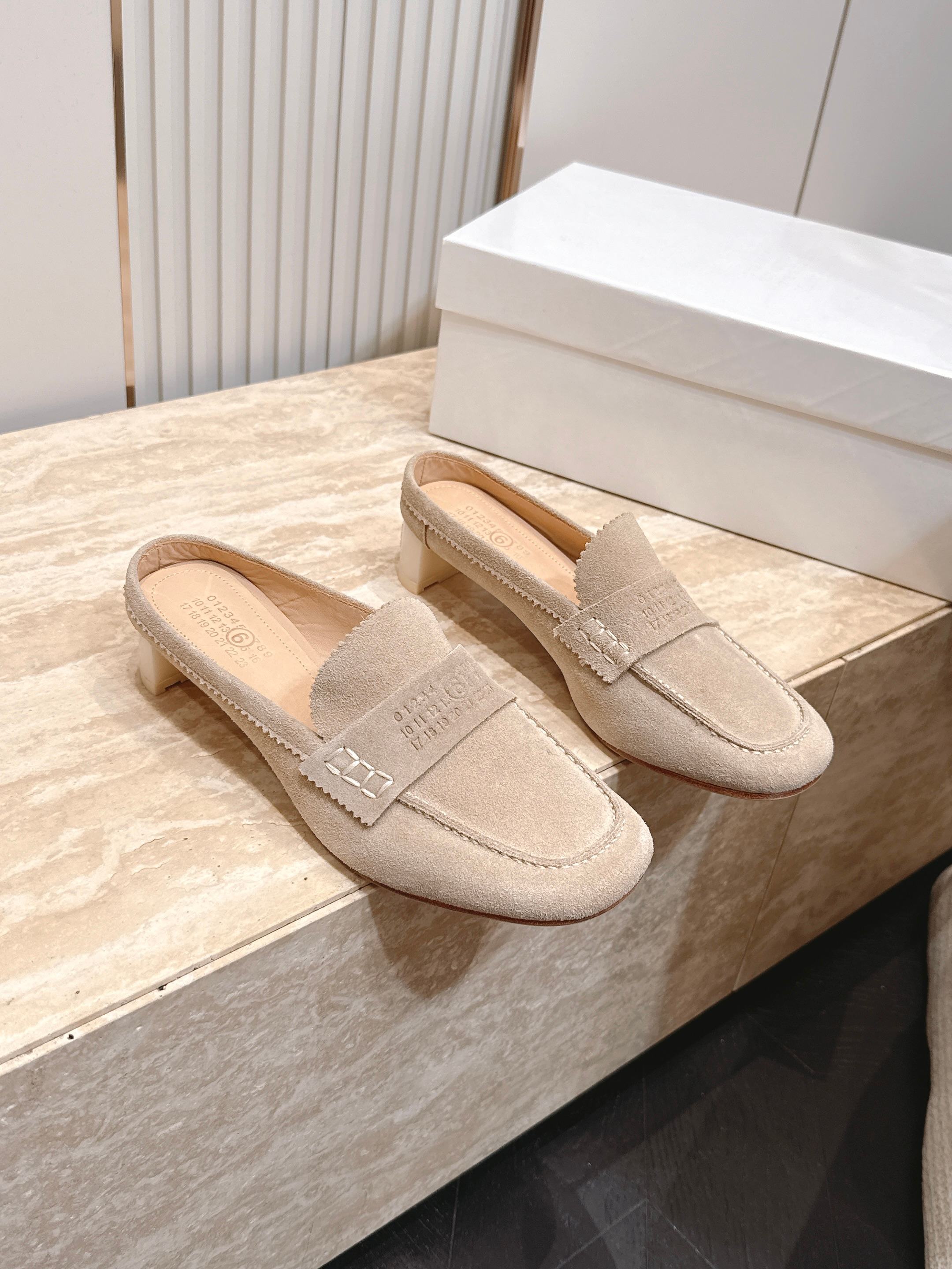 Maison Margiela mm6 马吉拉26vs早秋新款时装单鞋系列……【圆头乐福半拖单鞋】原版一