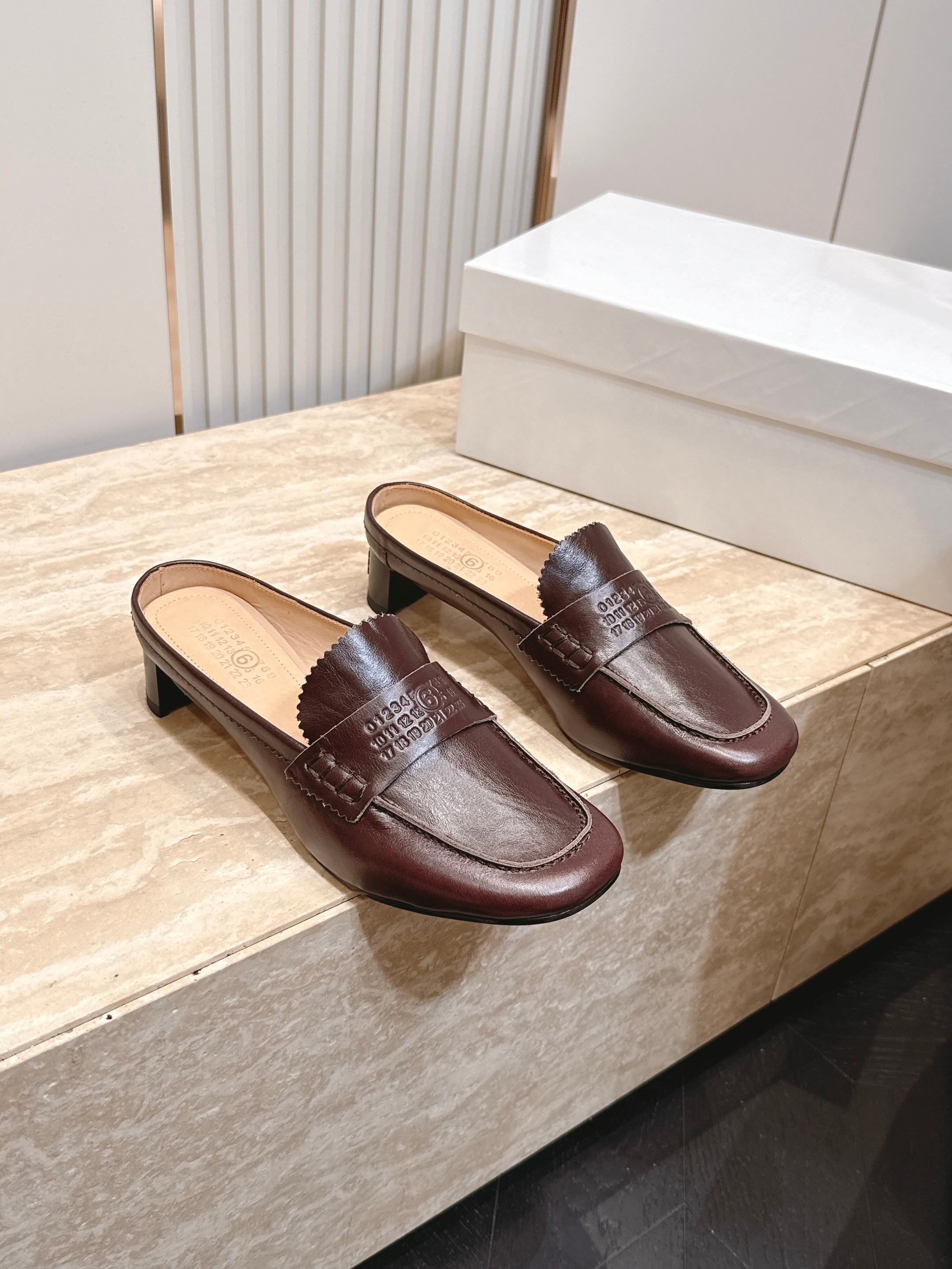 Maison Margiela mm6 马吉拉26vs早秋新款时装单鞋系列……【圆头乐福半拖单鞋】原版一
