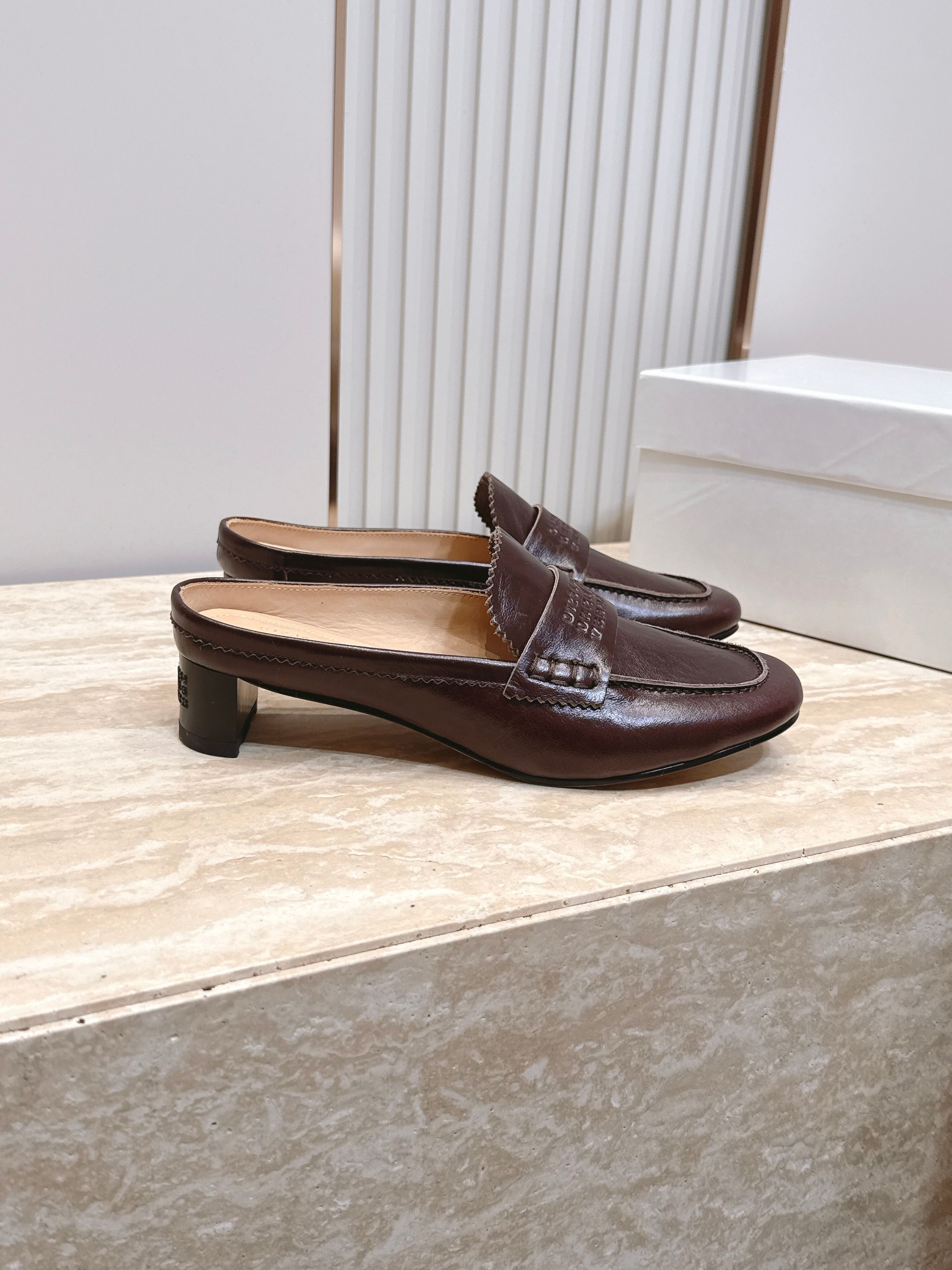 Maison Margiela mm6 马吉拉26vs早秋新款时装单鞋系列……【圆头乐福半拖单鞋】原版一