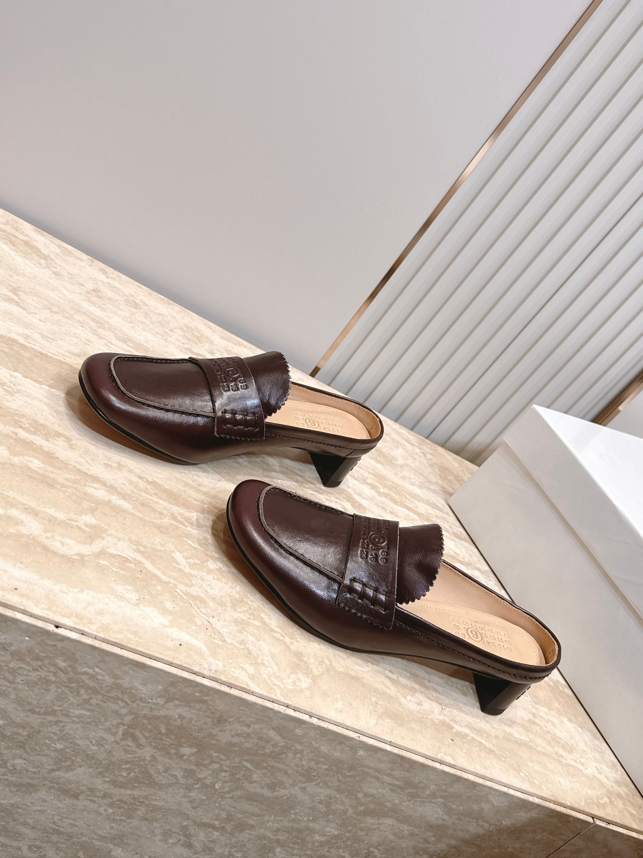 Maison Margiela mm6 马吉拉26vs早秋新款时装单鞋系列……【圆头乐福半拖单鞋】原版一