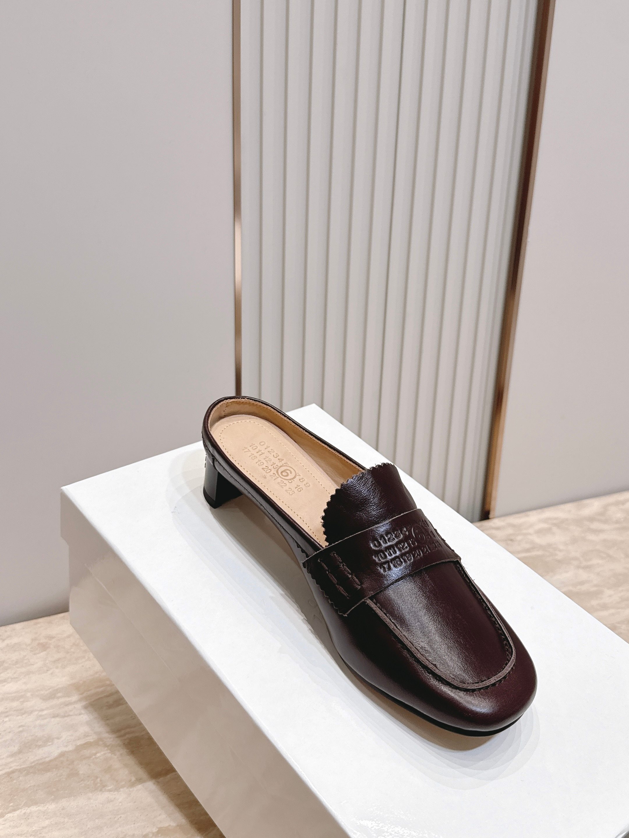 Maison Margiela mm6 马吉拉26vs早秋新款时装单鞋系列……【圆头乐福半拖单鞋】原版一