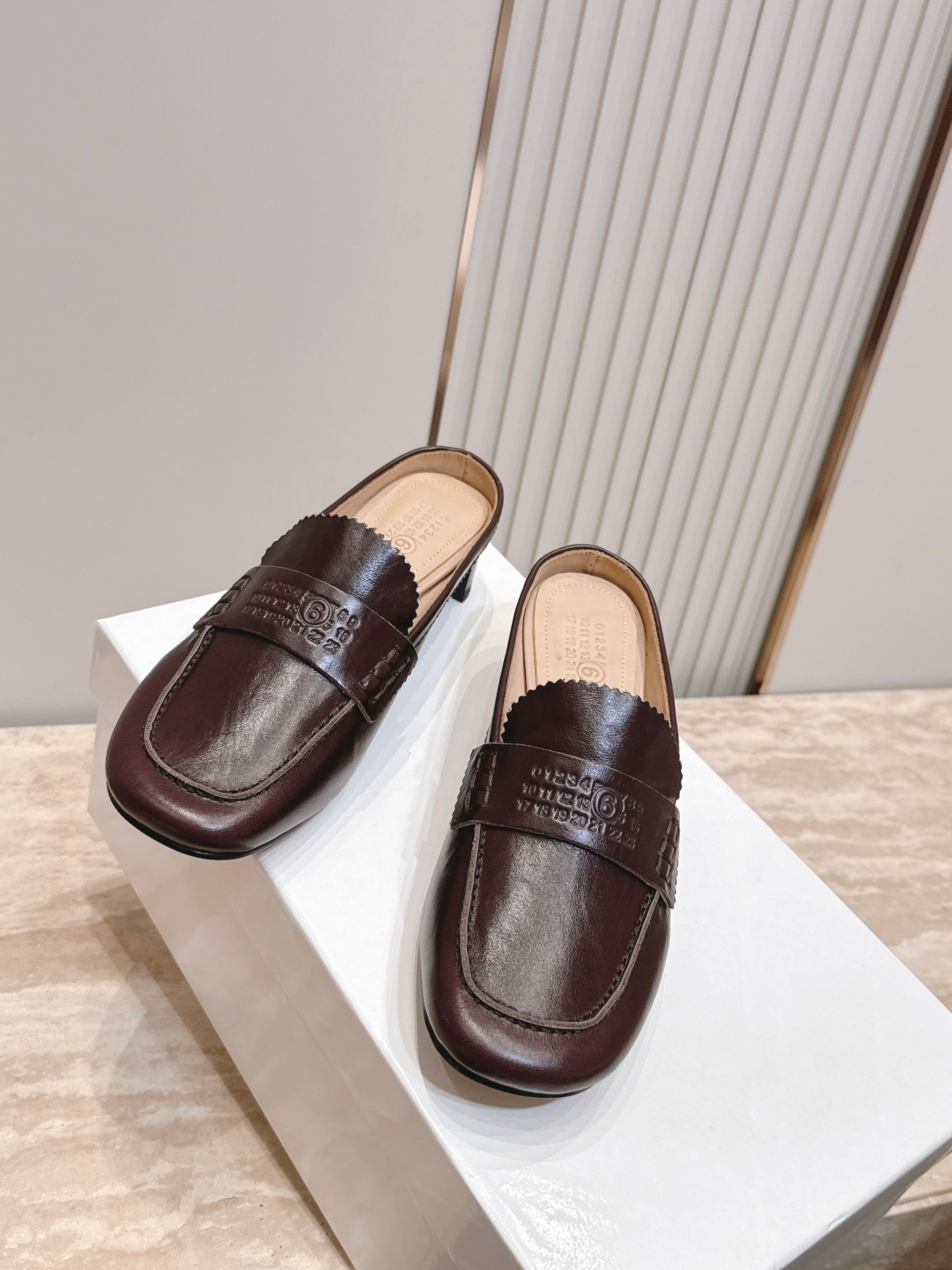 Maison Margiela mm6 马吉拉26vs早秋新款时装单鞋系列……【圆头乐福半拖单鞋】原版一