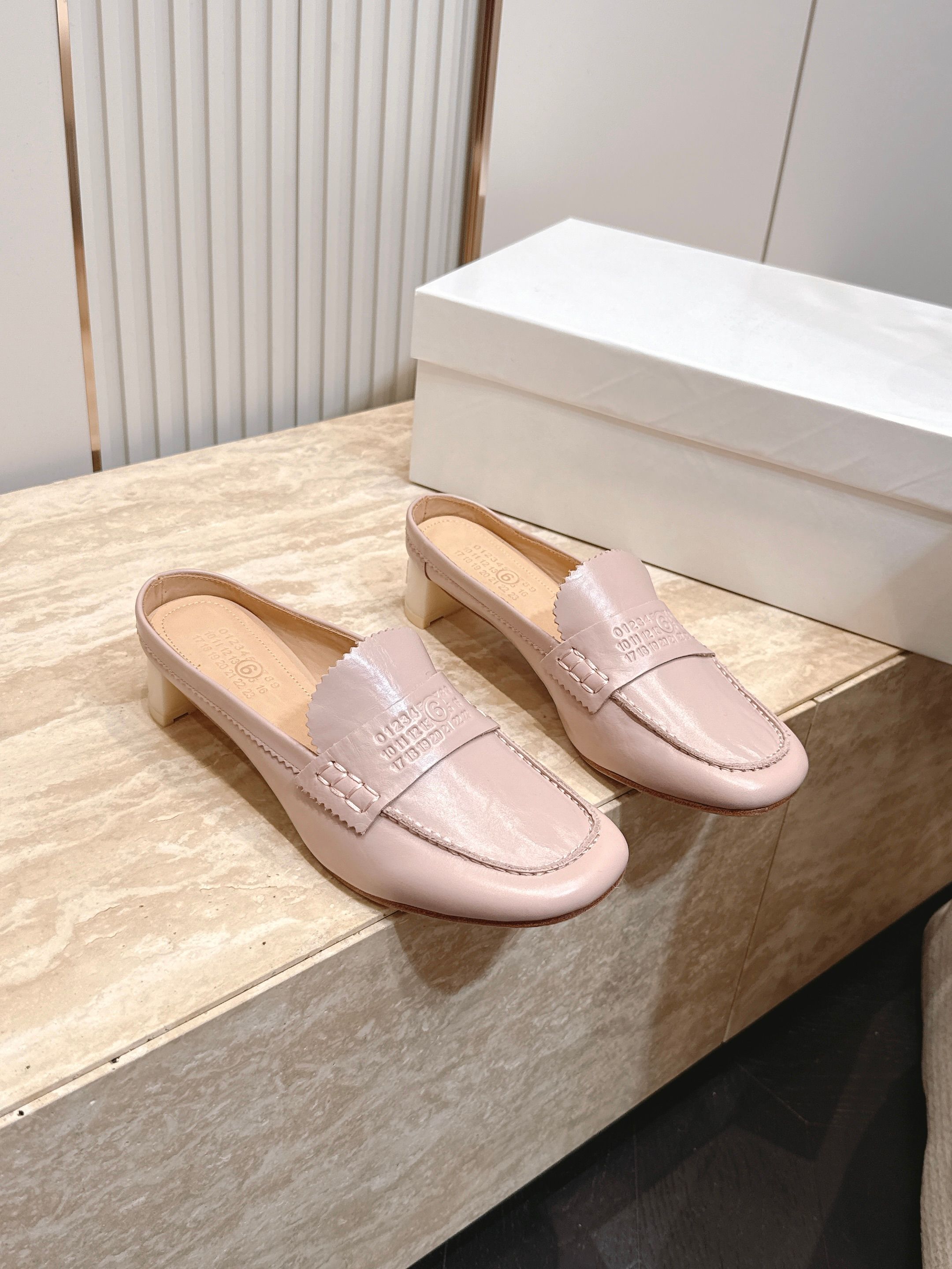 Maison Margiela mm6 马吉拉26vs早秋新款时装单鞋系列……【圆头乐福半拖单鞋】原版一