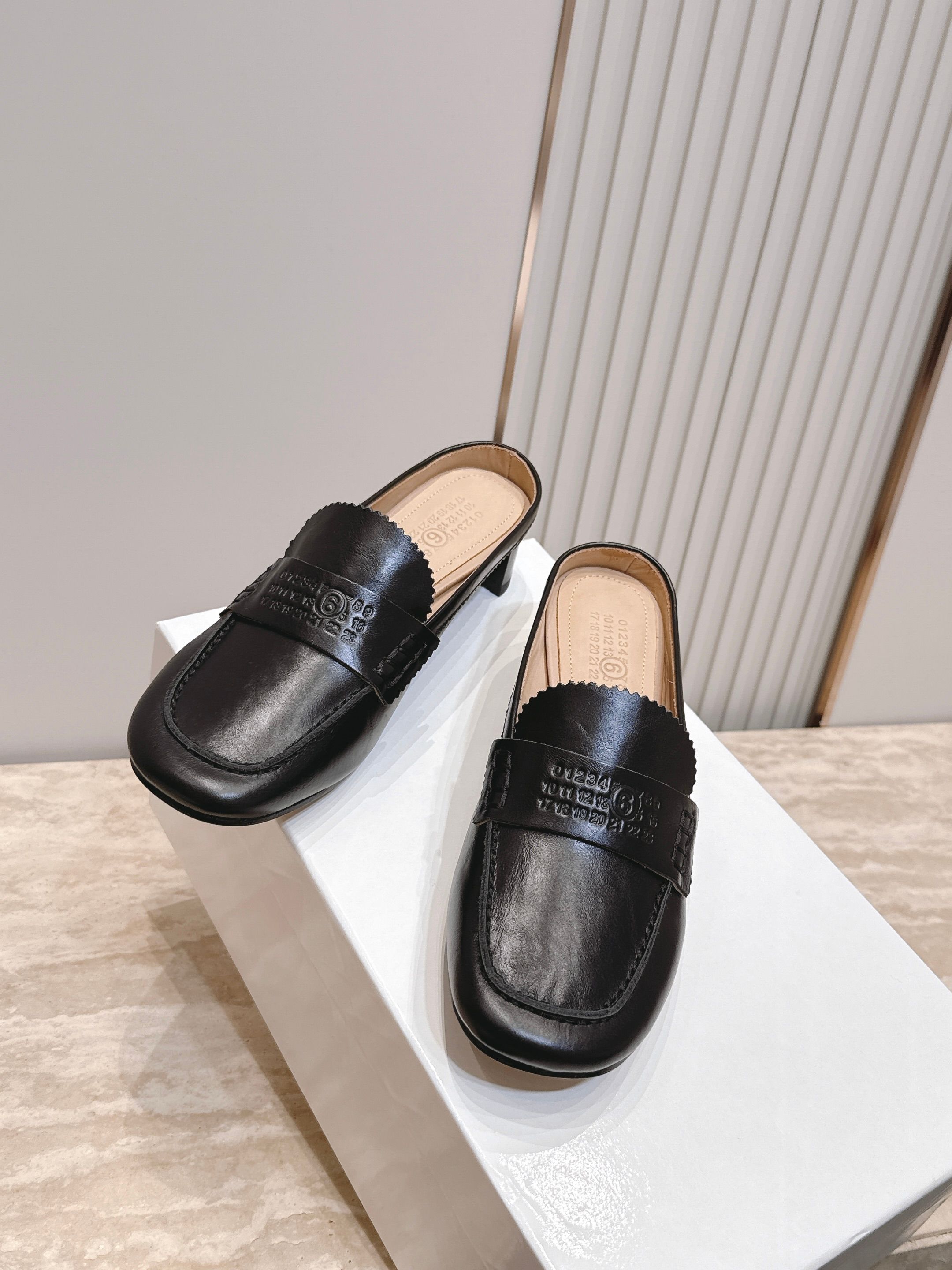 Maison Margiela mm6 马吉拉26vs早秋新款时装单鞋系列……【圆头乐福半拖单鞋】原版一