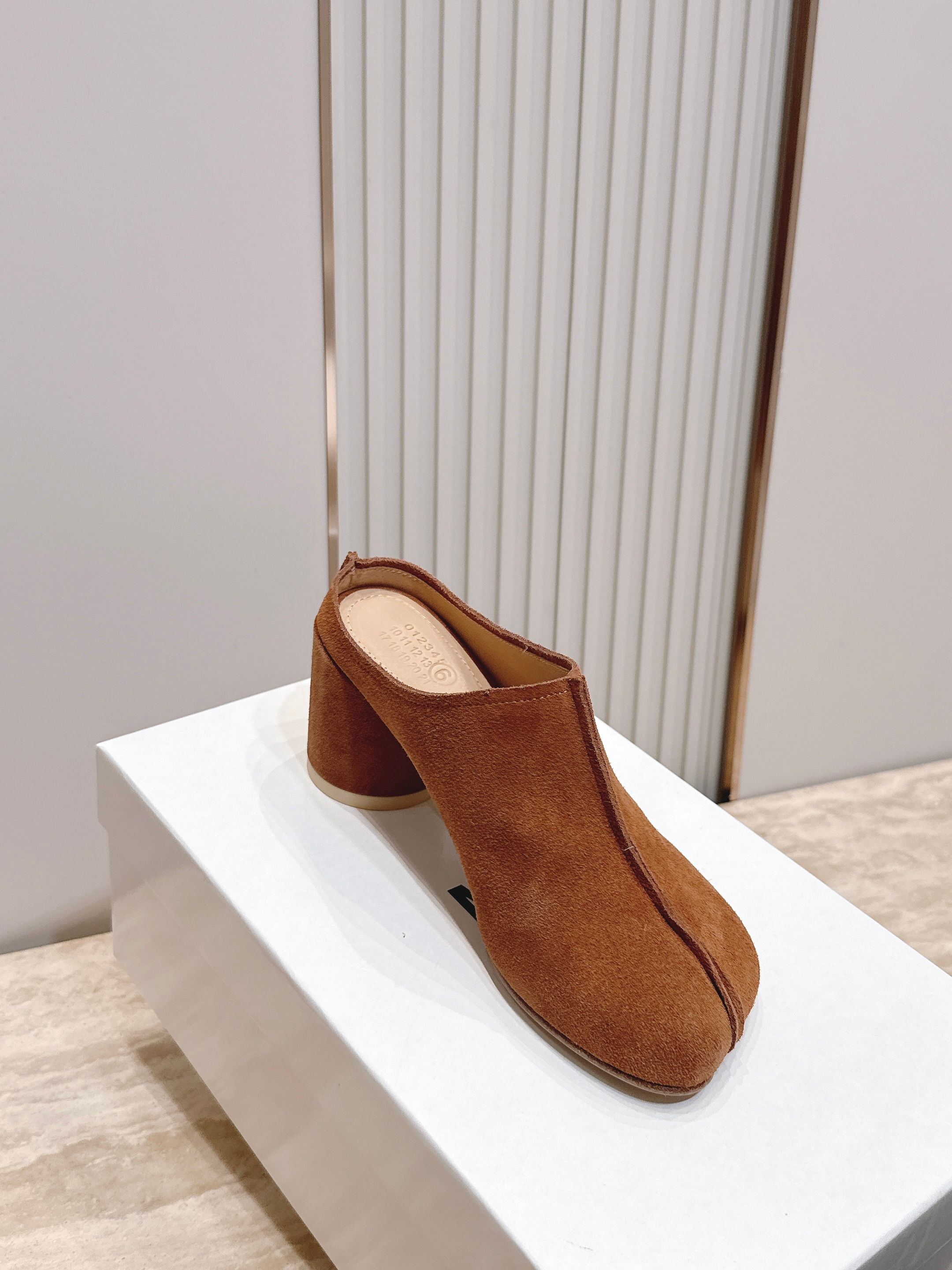 Maison Margiela mm6 马吉拉26vs早秋新款时装单鞋系列……【异形头半拖单鞋】原版一比