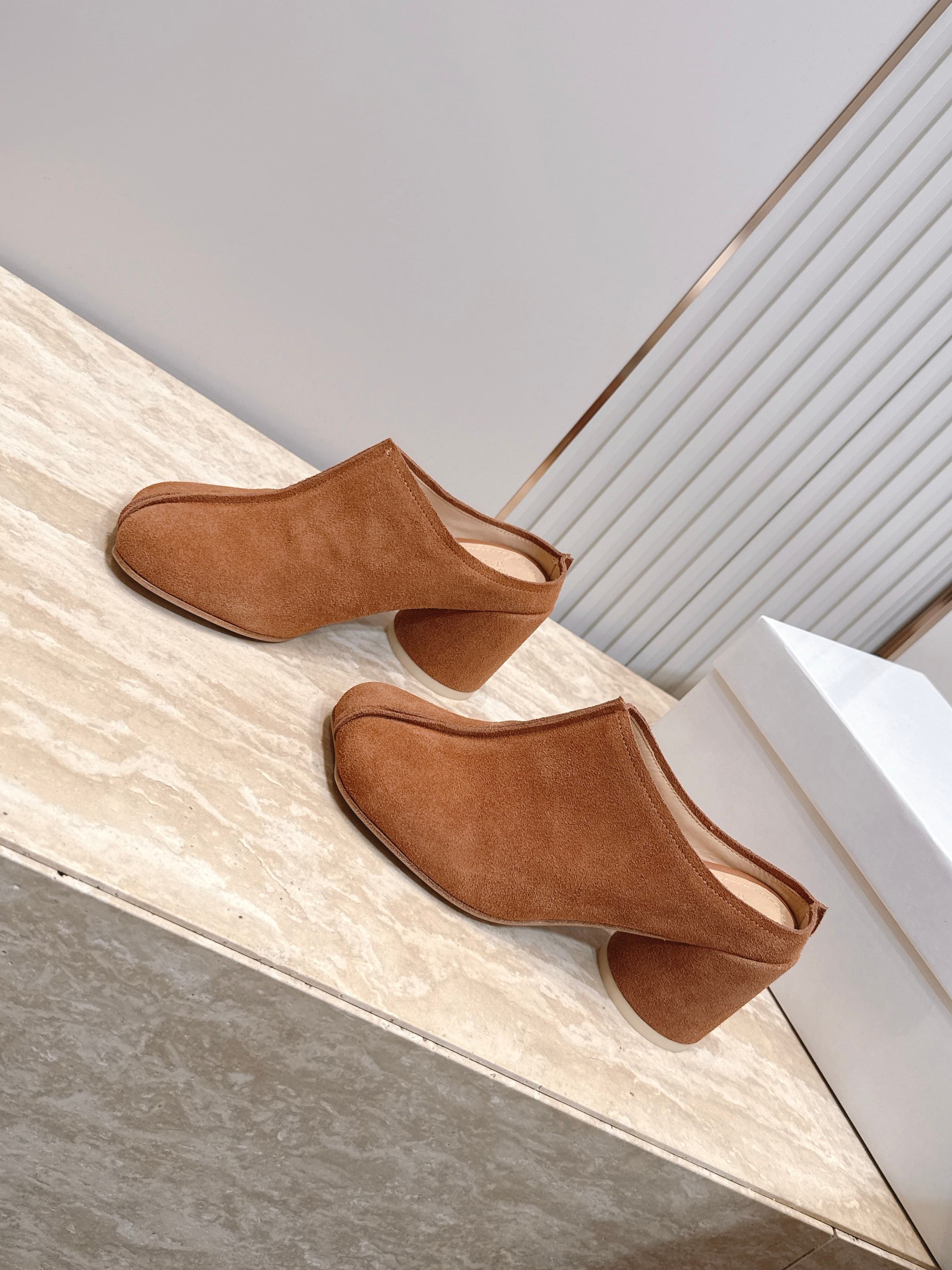 Maison Margiela mm6 马吉拉26vs早秋新款时装单鞋系列……【异形头半拖单鞋】原版一比