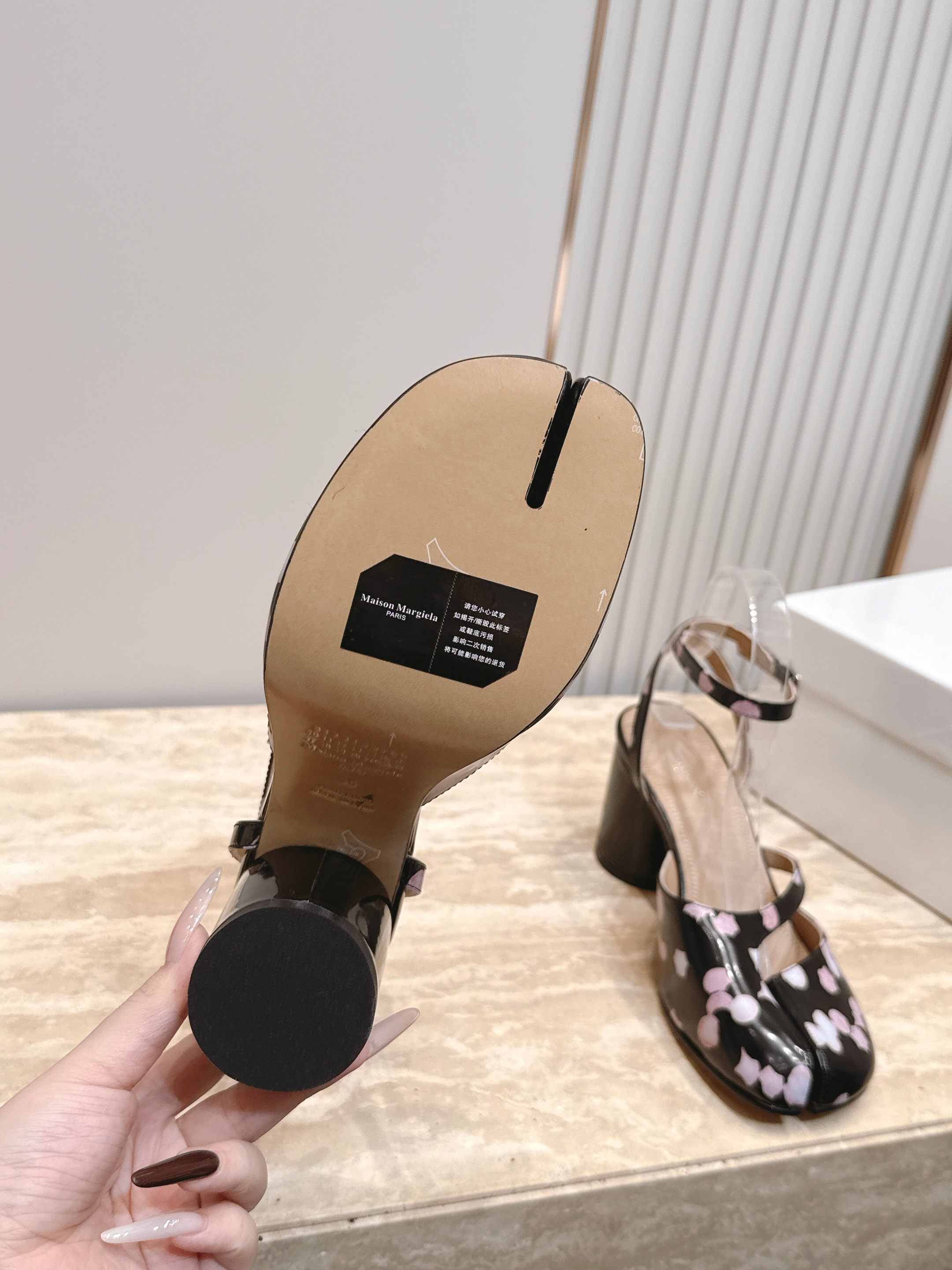 Maison Margiela mm6马吉拉26vs早秋新款时装单鞋系列……【分趾涂鸦单鞋凉鞋】原版一比