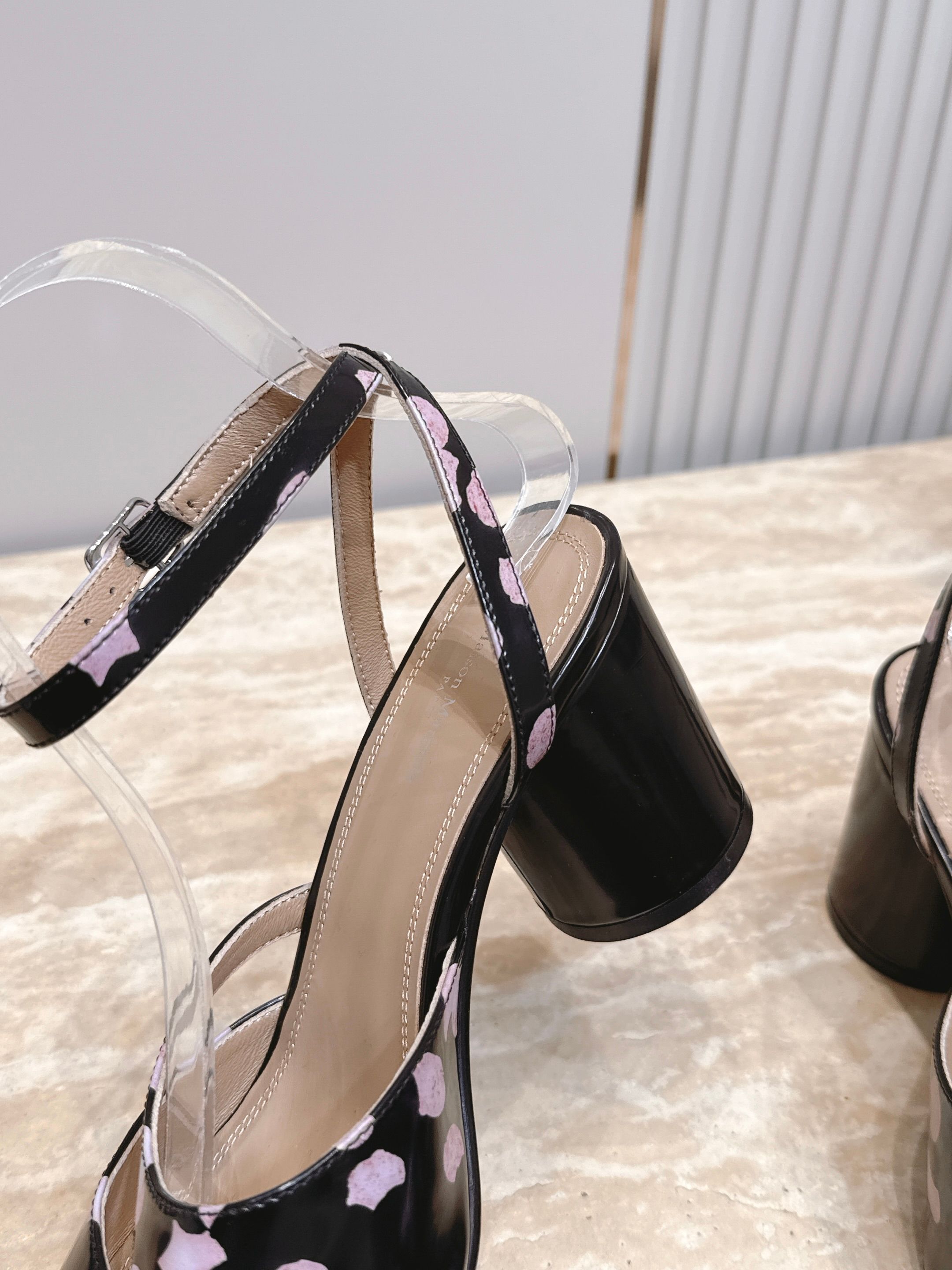 Maison Margiela mm6马吉拉26vs早秋新款时装单鞋系列……【分趾涂鸦单鞋凉鞋】原版一比