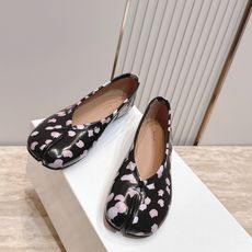 Maison Margiela mm6马吉拉26vs早秋新款时装单鞋系列……【分趾涂鸦单鞋】原版一比一打 Maison Margiela mm6马吉拉26vs早秋新款时装单鞋系列……【分趾涂鸦单鞋】原版一比一打
