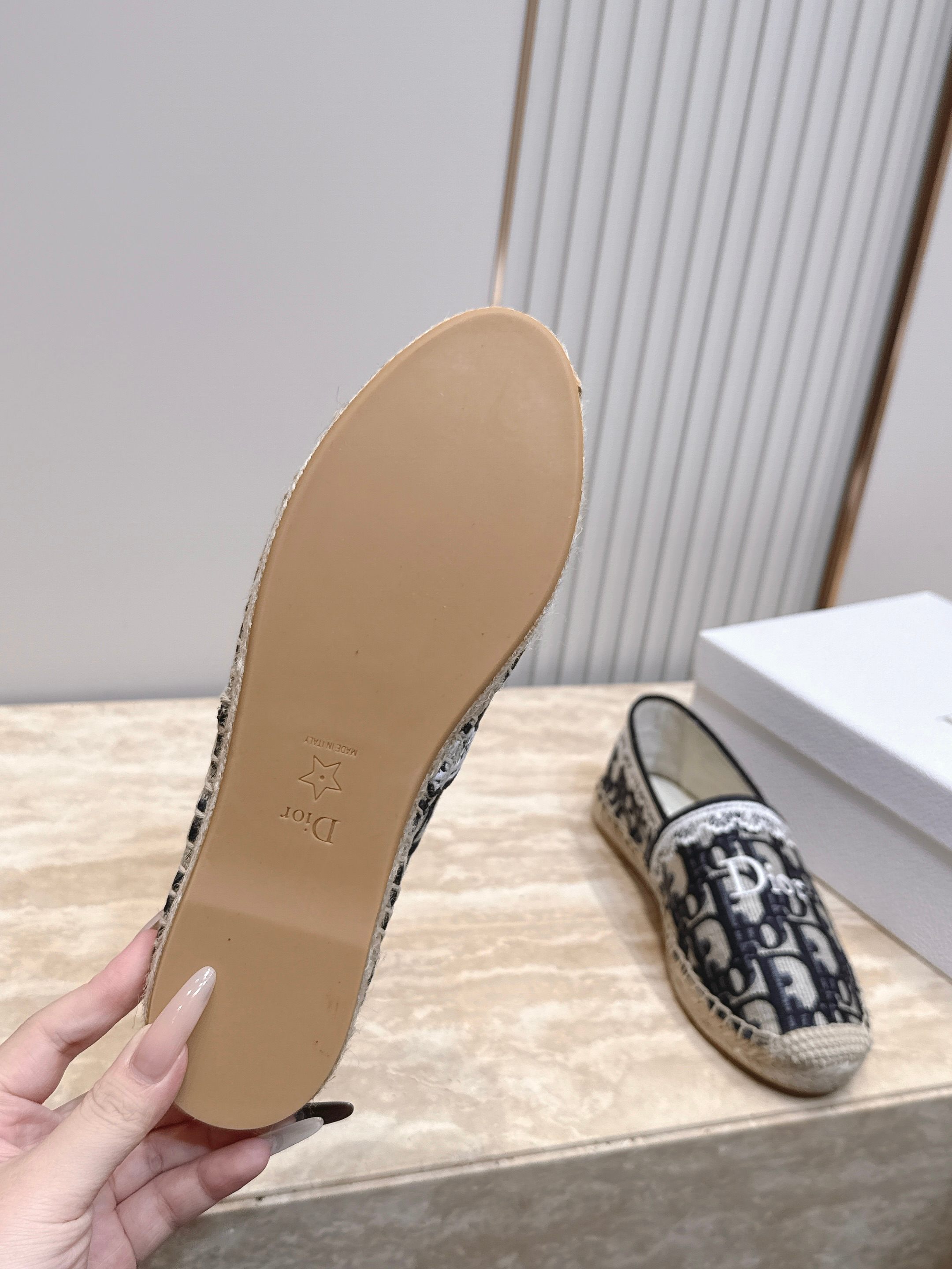 Dior迪奥26vs早秋新款渔夫系列…【圆头厚底渔夫鞋】简约超级百搭. 上脚完美奢华，可任意搭配，春夏服