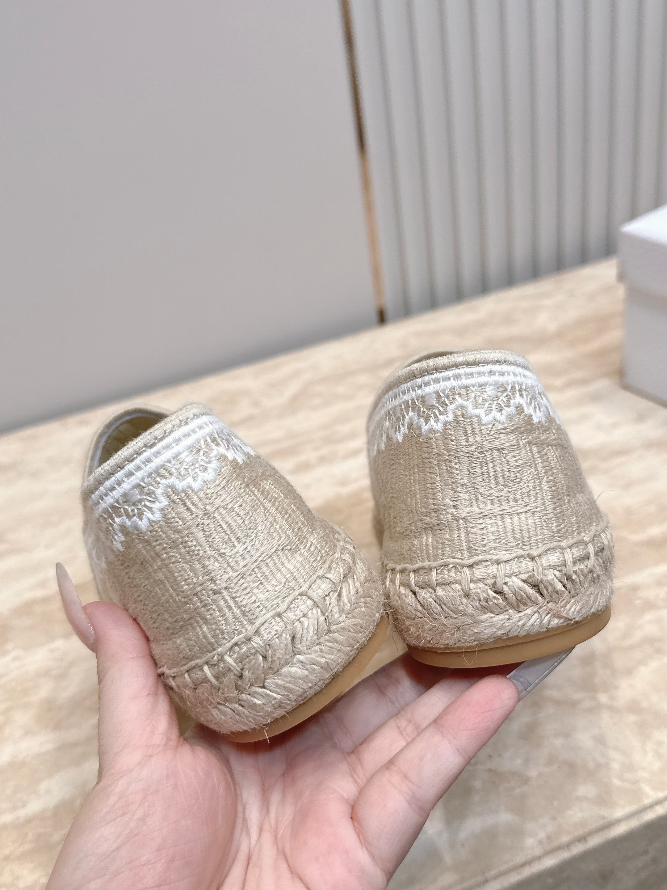 Dior迪奥26vs早秋新款渔夫系列…【圆头厚底渔夫鞋】简约超级百搭. 上脚完美奢华，可任意搭配，春夏服