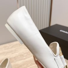 CHANEL 香奈儿 26vs早秋专柜最新时装单鞋系列……【大金属扣方头平底单鞋】香奈儿女士钟爱简约又难 CHANEL 香奈儿 26vs早秋专柜最新时装单鞋系列……【大金属扣方头平底单鞋】香奈儿女士钟爱简约又难