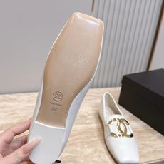 CHANEL 香奈儿 26vs早秋专柜最新时装单鞋系列……【大金属扣方头平底单鞋】香奈儿女士钟爱简约又难 CHANEL 香奈儿 26vs早秋专柜最新时装单鞋系列……【大金属扣方头平底单鞋】香奈儿女士钟爱简约又难