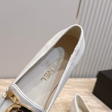 CHANEL 香奈儿 26vs早秋专柜最新时装单鞋系列……【大金属扣方头平底单鞋】香奈儿女士钟爱简约又难 CHANEL 香奈儿 26vs早秋专柜最新时装单鞋系列……【大金属扣方头平底单鞋】香奈儿女士钟爱简约又难