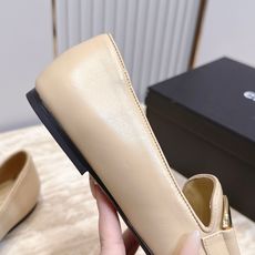 CHANEL 香奈儿 26vs早秋专柜最新时装单鞋系列……【大金属扣方头平底单鞋】香奈儿女士钟爱简约又难 CHANEL 香奈儿 26vs早秋专柜最新时装单鞋系列……【大金属扣方头平底单鞋】香奈儿女士钟爱简约又难