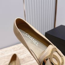 CHANEL 香奈儿 26vs早秋专柜最新时装单鞋系列……【大金属扣方头平底单鞋】香奈儿女士钟爱简约又难 CHANEL 香奈儿 26vs早秋专柜最新时装单鞋系列……【大金属扣方头平底单鞋】香奈儿女士钟爱简约又难