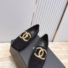 CHANEL 香奈儿 26vs早秋专柜最新时装单鞋系列……【大金属扣方头平底单鞋】香奈儿女士钟爱简约又难 CHANEL 香奈儿 26vs早秋专柜最新时装单鞋系列……【大金属扣方头平底单鞋】香奈儿女士钟爱简约又难