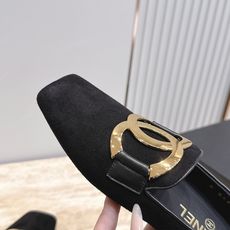 CHANEL 香奈儿 26vs早秋专柜最新时装单鞋系列……【大金属扣方头平底单鞋】香奈儿女士钟爱简约又难 CHANEL 香奈儿 26vs早秋专柜最新时装单鞋系列……【大金属扣方头平底单鞋】香奈儿女士钟爱简约又难