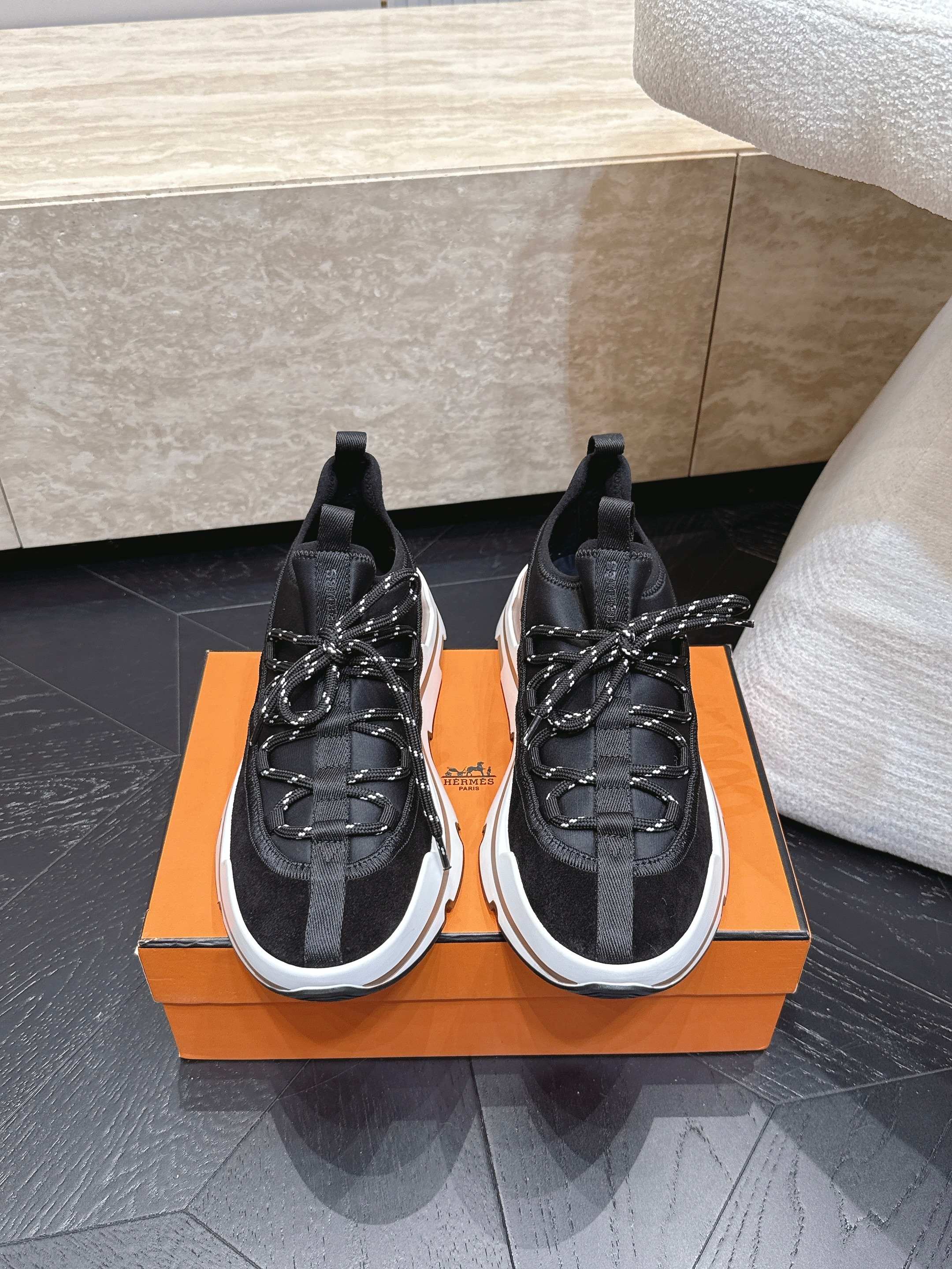 男款   Hermes 爱马仕 2026 新款厚底休闲运动鞋工艺极致，同步专柜上新.鞋子的每一个细节都特