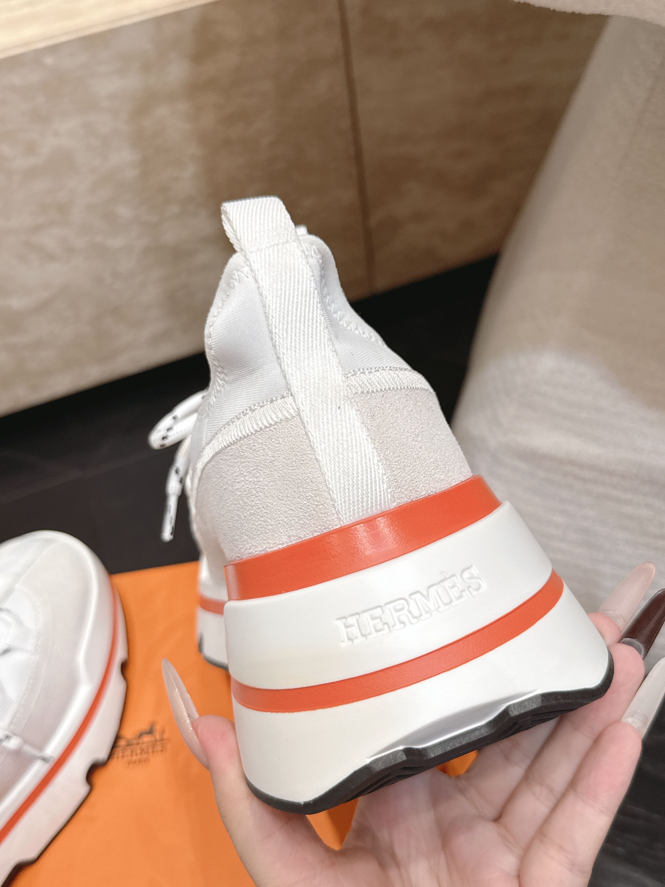 男款   Hermes 爱马仕 2026 新款厚底休闲运动鞋工艺极致，同步专柜上新.鞋子的每一个细节都特