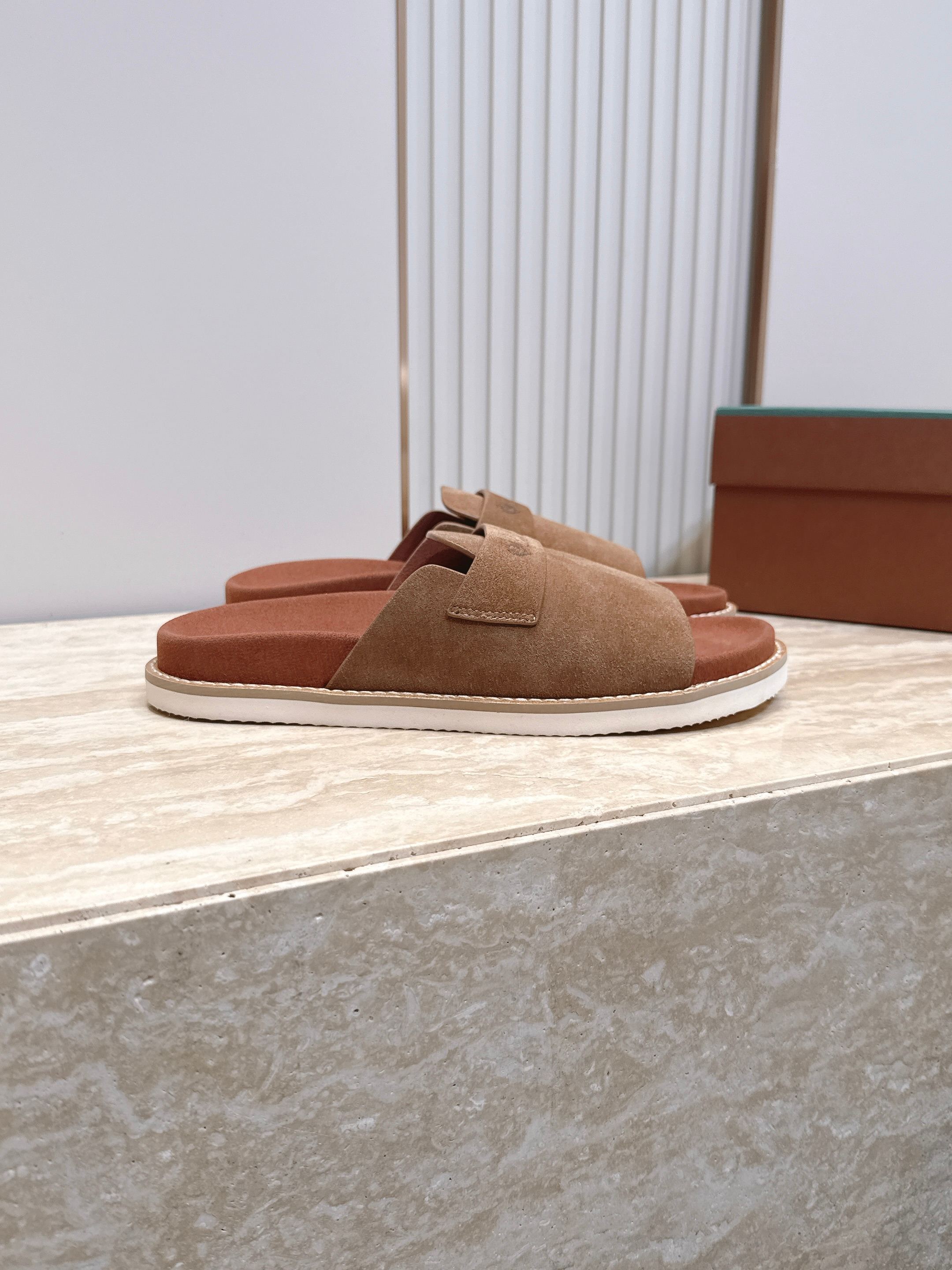 顶版 Brunello Cucinelli BC男士休闲男凉拖鞋饭列｜此款凉拖鞋鞋面料采用意大利进口高丝