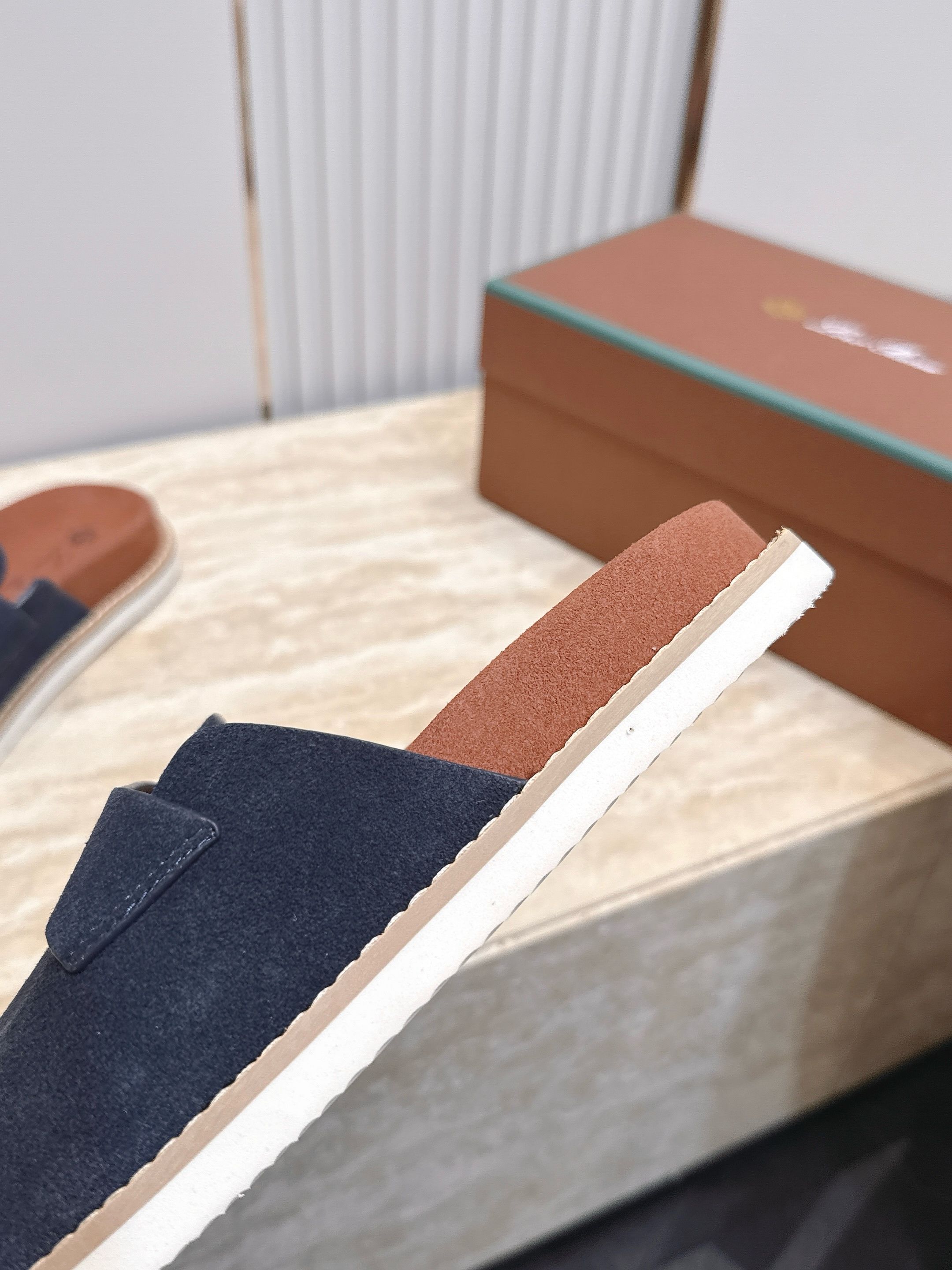 顶版 Brunello Cucinelli BC男士休闲男凉拖鞋饭列｜此款凉拖鞋鞋面料采用意大利进口高丝
