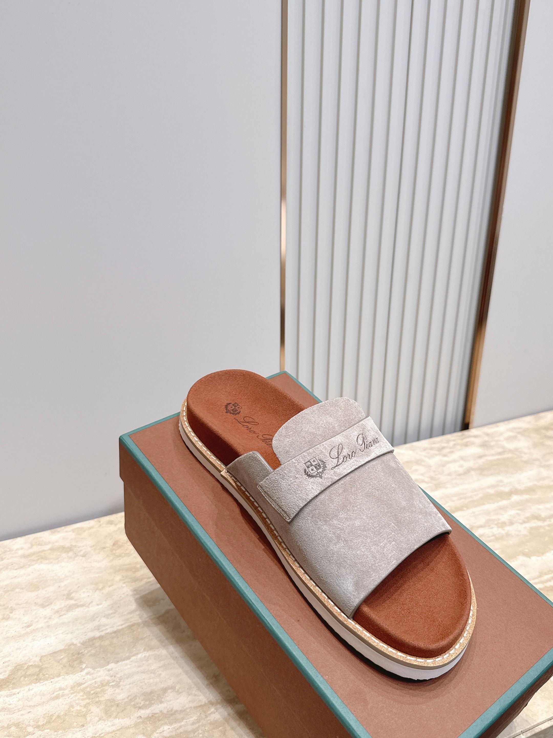 顶版 Brunello Cucinelli BC男士休闲男凉拖鞋饭列｜此款凉拖鞋鞋面料采用意大利进口高丝