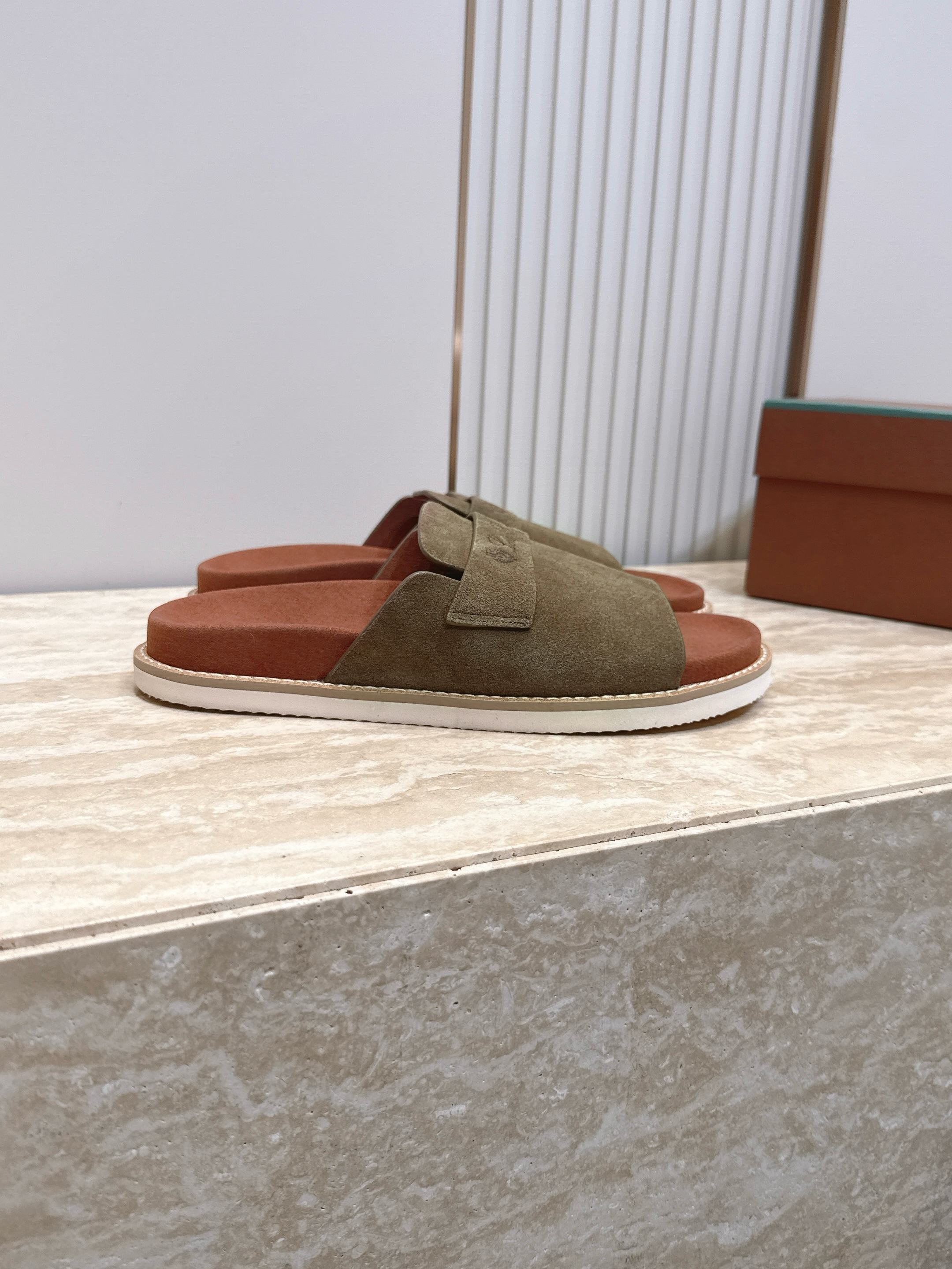 顶版 Brunello Cucinelli BC男士休闲男凉拖鞋饭列｜此款凉拖鞋鞋面料采用意大利进口高丝