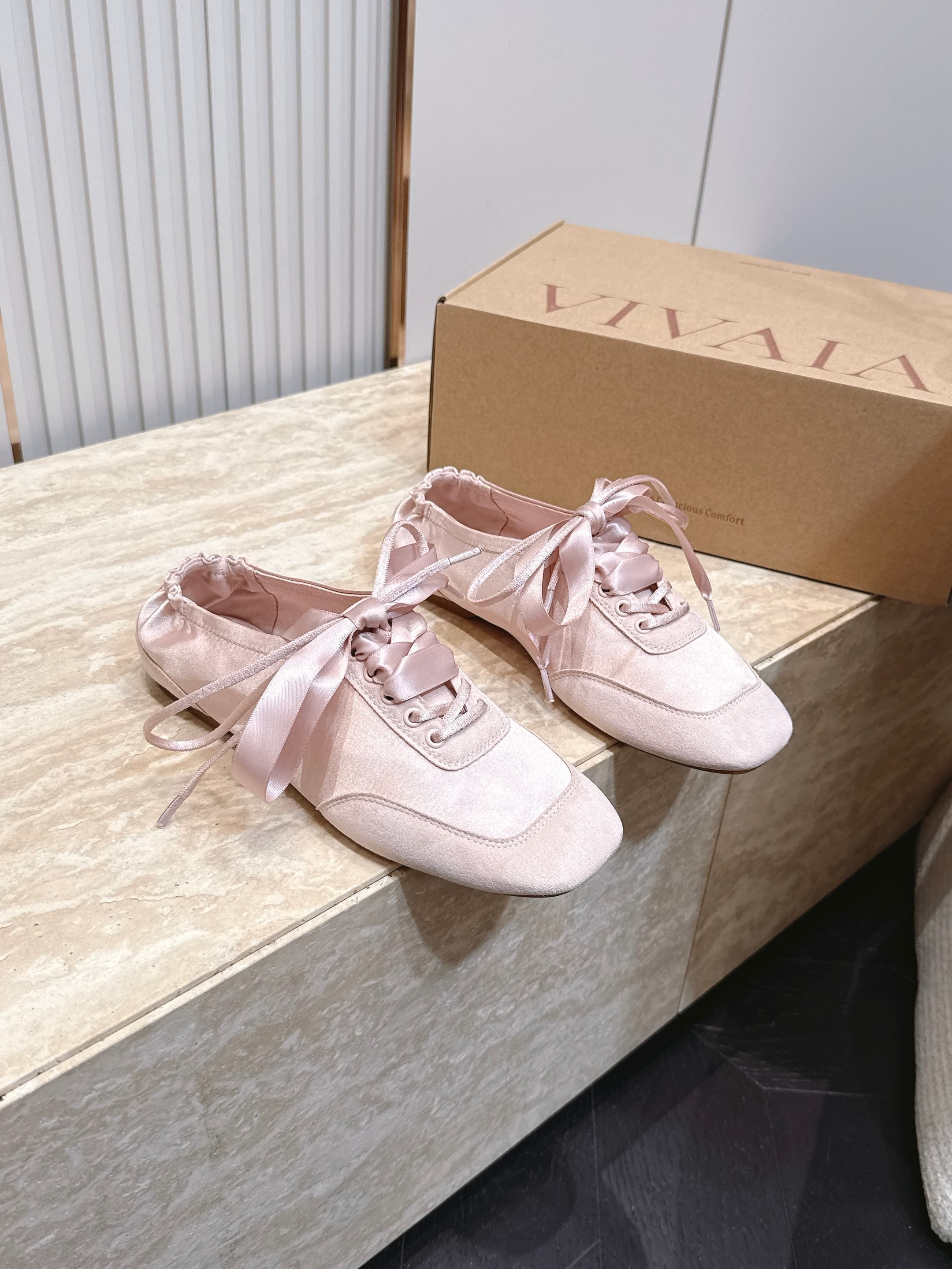 VIVAIA小众品牌精品最新款芭蕾舞鞋 超多明星网红种草 舒适、环保、时尚 为品牌核心的鞋履品牌Jenn