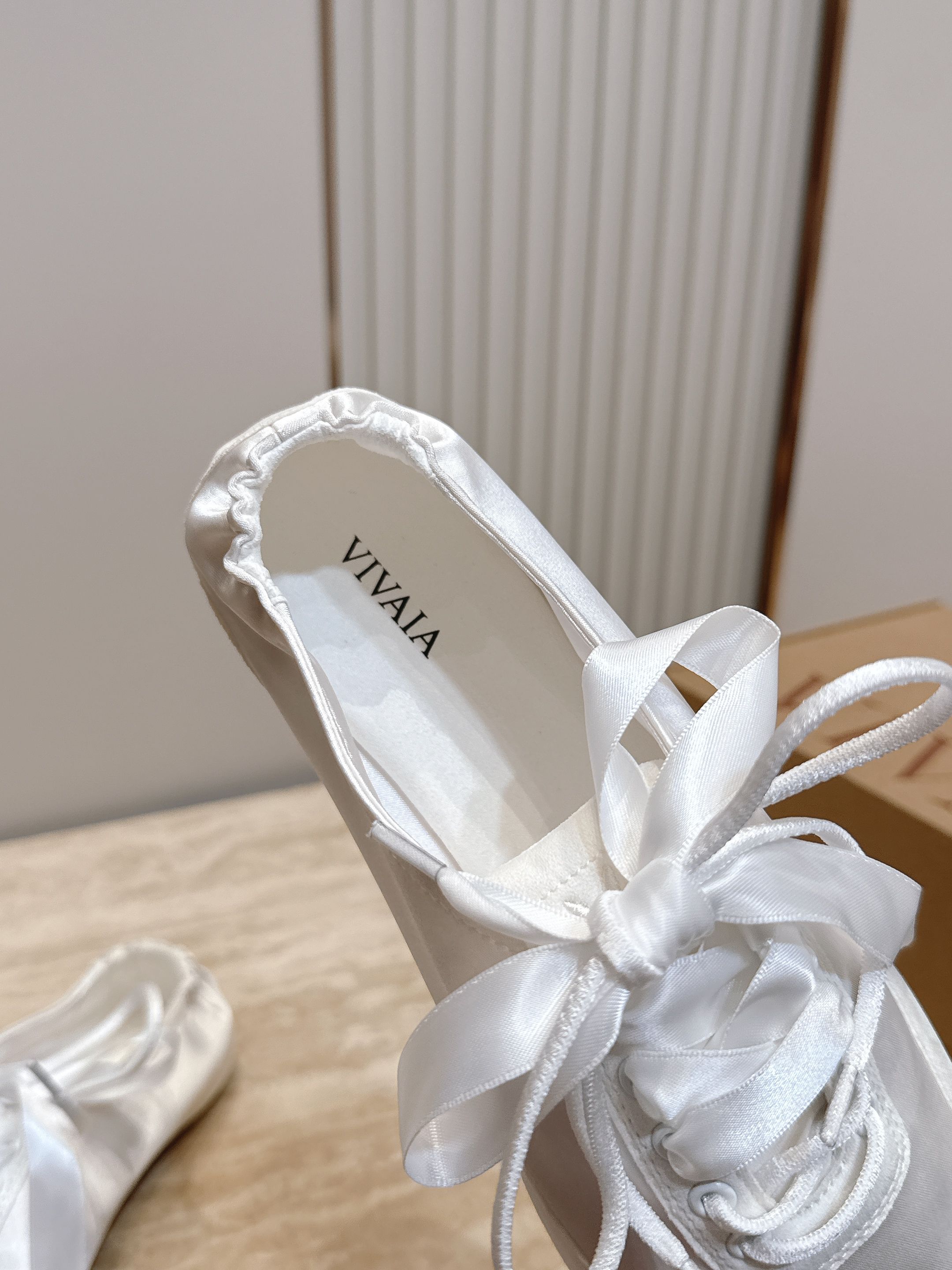 VIVAIA小众品牌精品最新款芭蕾舞鞋 超多明星网红种草 舒适、环保、时尚 为品牌核心的鞋履品牌Jenn