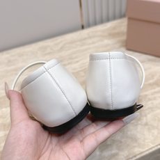 MiuMiu 缪缪F法式玛丽珍平底鞋单鞋芭蕾舞鞋 芭蕾平底鞋亮相2026春夏时装秀,焕新演绎MiuMiu系列标志性的风格 MiuMiu 缪缪F法式玛丽珍平底鞋单鞋芭蕾舞鞋 芭蕾平底鞋亮相2026春夏时装秀,焕新演绎MiuMiu系列标志性的风格