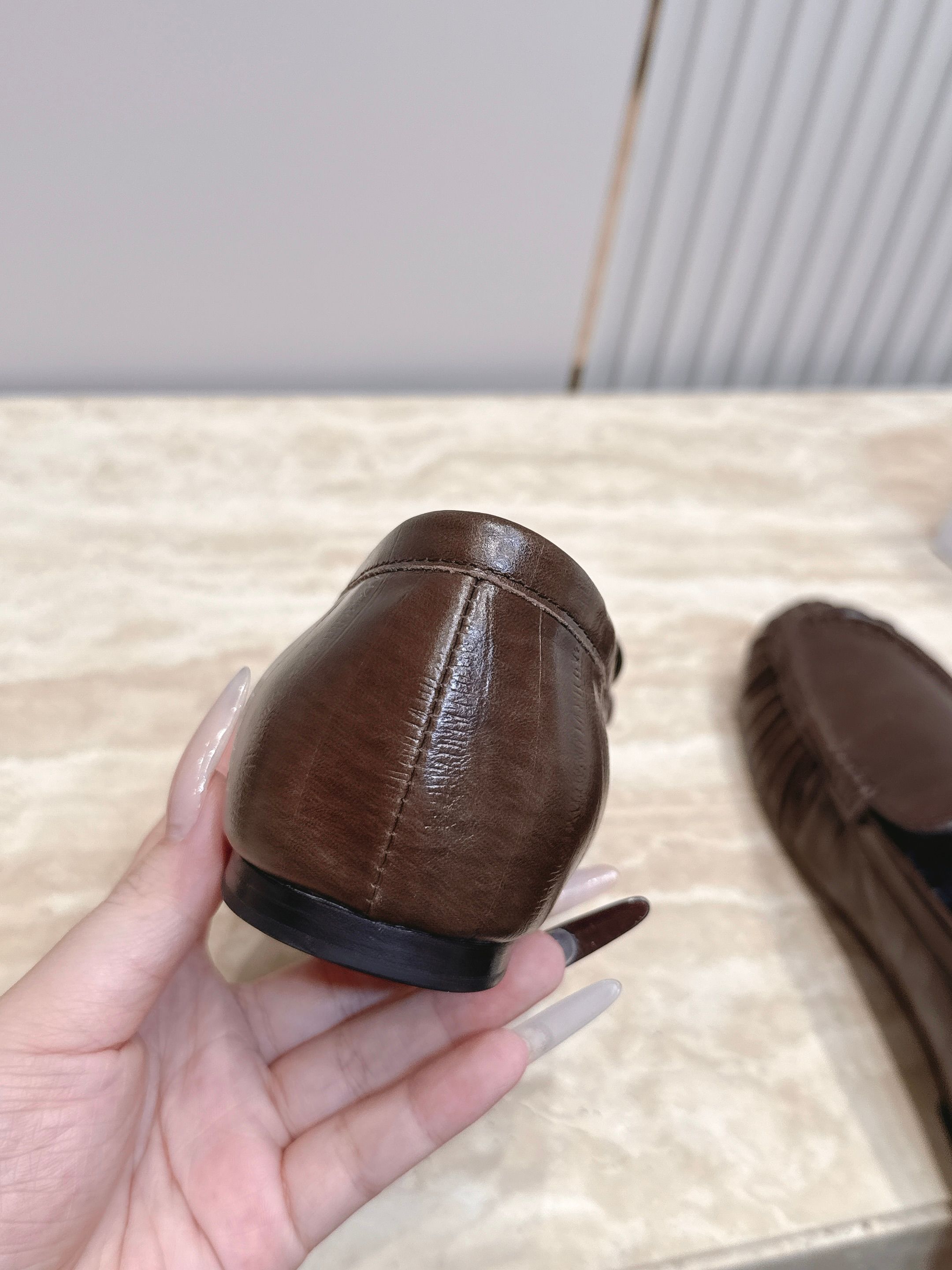 YSL圣罗兰2026/vs早秋新品乐福鞋 小皮鞋 超多明星网红种草 今年超火的乐福鞋 简简单单的老钱风穿搭 复古摩登拉皱 YSL圣罗兰2026/vs早秋新品乐福鞋 小皮鞋 超多明星网红种草 今年超火的乐福鞋 简简单单的老钱风穿搭 复古摩登拉皱