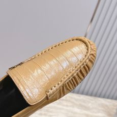 YSL圣罗兰2026/vs早秋新品乐福鞋 小皮鞋 超多明星网红种草 今年超火的乐福鞋 简简单单的老钱风穿搭 复古摩登拉皱 YSL圣罗兰2026/vs早秋新品乐福鞋 小皮鞋 超多明星网红种草 今年超火的乐福鞋 简简单单的老钱风穿搭 复古摩登拉皱