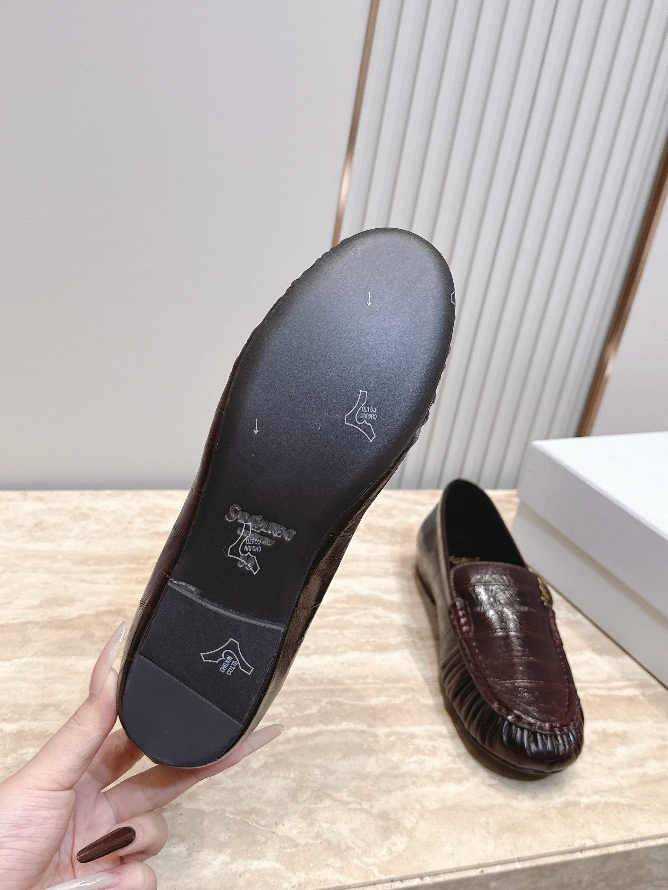 YSL圣罗兰2026/vs早秋新品乐福鞋 小皮鞋 超多明星网红种草 今年超火的乐福鞋 简简单单的老钱风穿搭 复古摩登拉皱 YSL圣罗兰2026/vs早秋新品乐福鞋 小皮鞋 超多明星网红种草 今年超火的乐福鞋 简简单单的老钱风穿搭 复古摩登拉皱