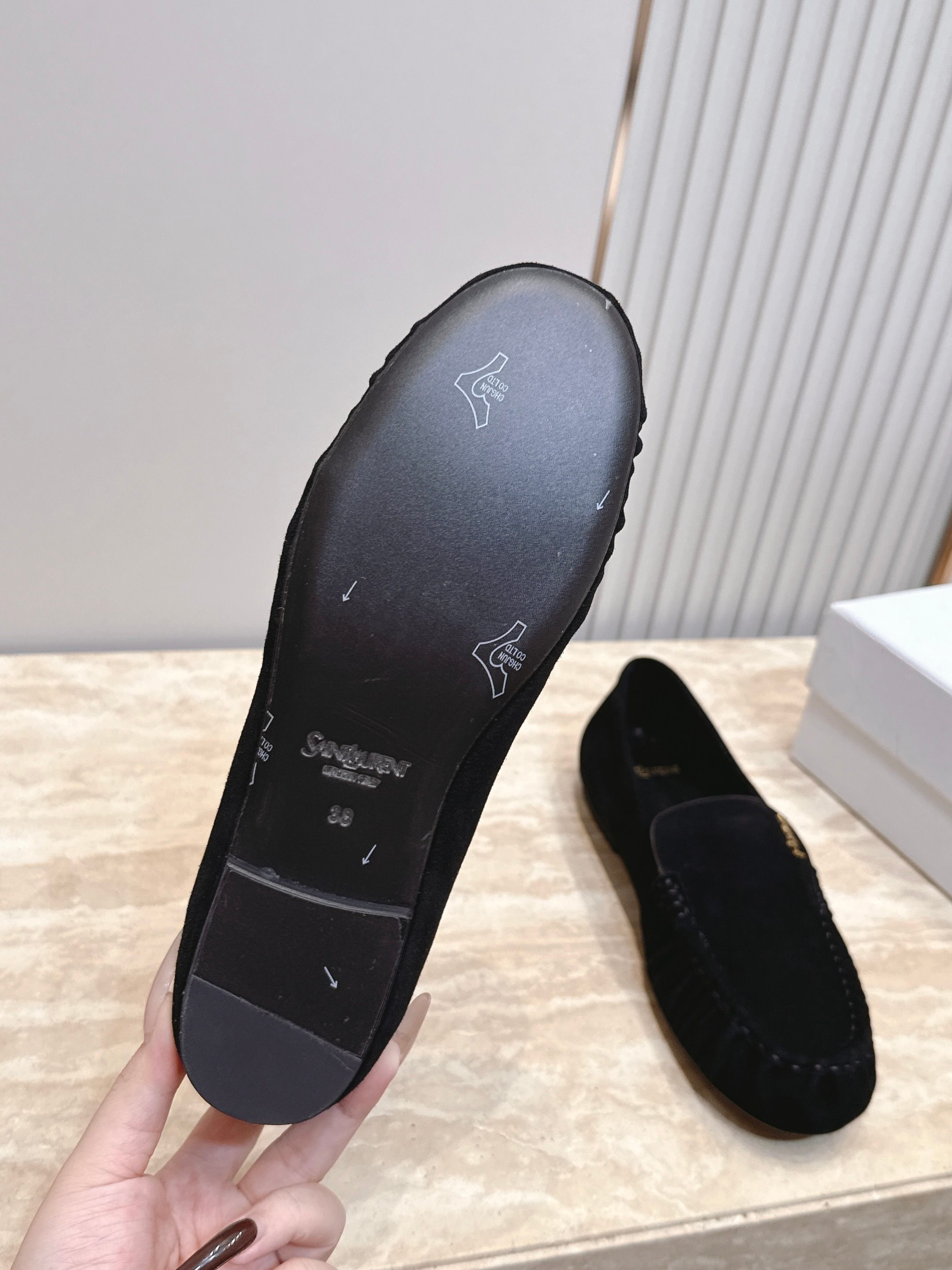YSL圣罗兰2026/vs早秋新品乐福鞋 小皮鞋 超多明星网红种草 今年超火的乐福鞋 简简单单的老钱风穿搭 复古摩登拉皱 YSL圣罗兰2026/vs早秋新品乐福鞋 小皮鞋 超多明星网红种草 今年超火的乐福鞋 简简单单的老钱风穿搭 复古摩登拉皱