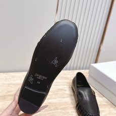 YSL圣罗兰2026/vs早秋新品乐福鞋 小皮鞋 超多明星网红种草 今年超火的乐福鞋 简简单单的老钱风穿搭 复古摩登拉皱 YSL圣罗兰2026/vs早秋新品乐福鞋 小皮鞋 超多明星网红种草 今年超火的乐福鞋 简简单单的老钱风穿搭 复古摩登拉皱