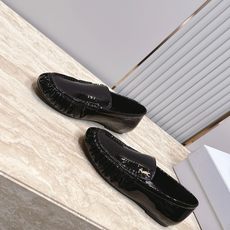 YSL圣罗兰2026/vs早秋新品乐福鞋 小皮鞋 超多明星网红种草 今年超火的乐福鞋 简简单单的老钱风穿搭 复古摩登拉皱 YSL圣罗兰2026/vs早秋新品乐福鞋 小皮鞋 超多明星网红种草 今年超火的乐福鞋 简简单单的老钱风穿搭 复古摩登拉皱