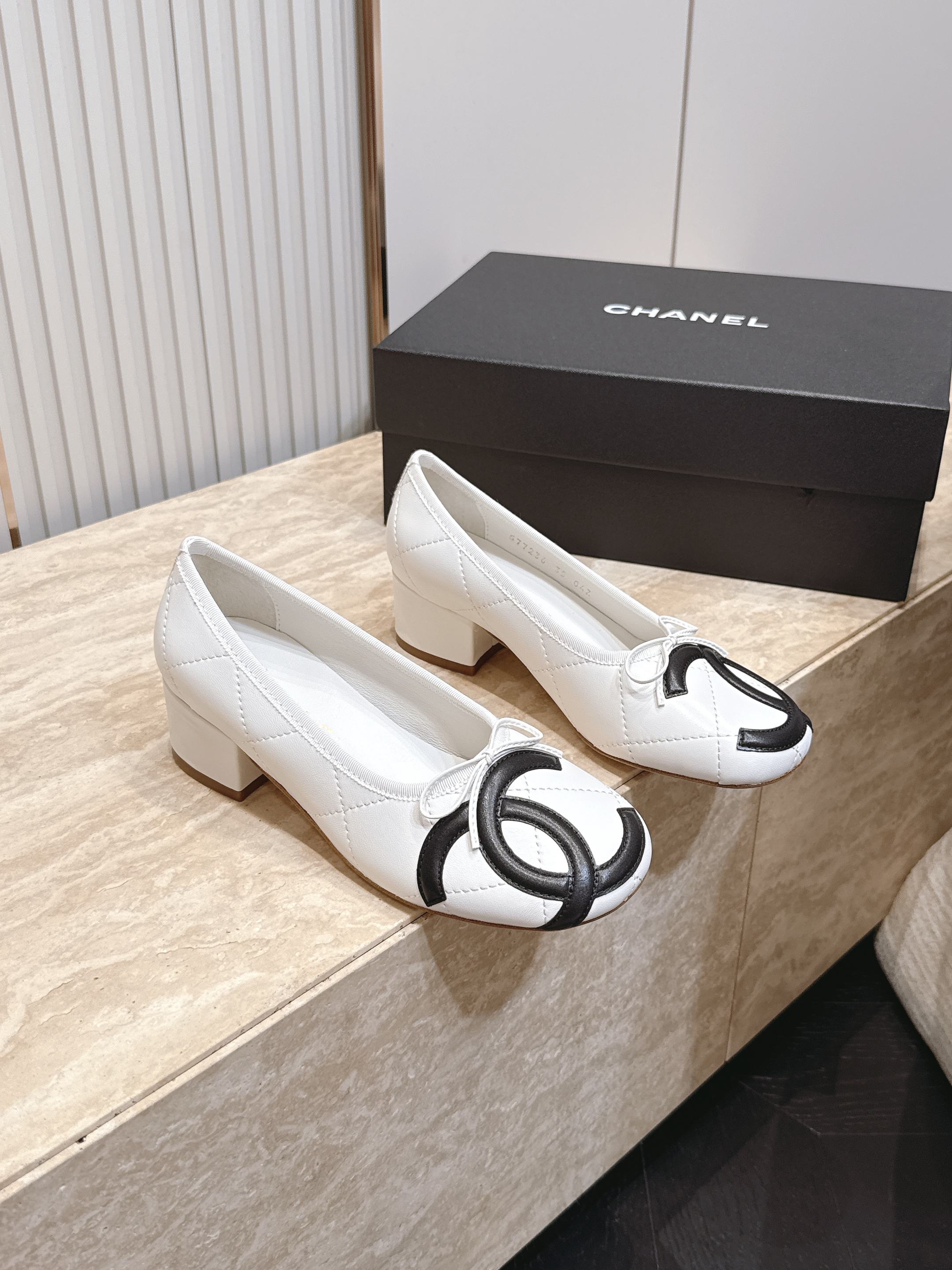 最新高跟款  Chanel｜香奈儿26康鹏鞋​​ 粗高跟单鞋  专柜同步，最新经典升级高跟设计，太好爱，更有一番味道，选