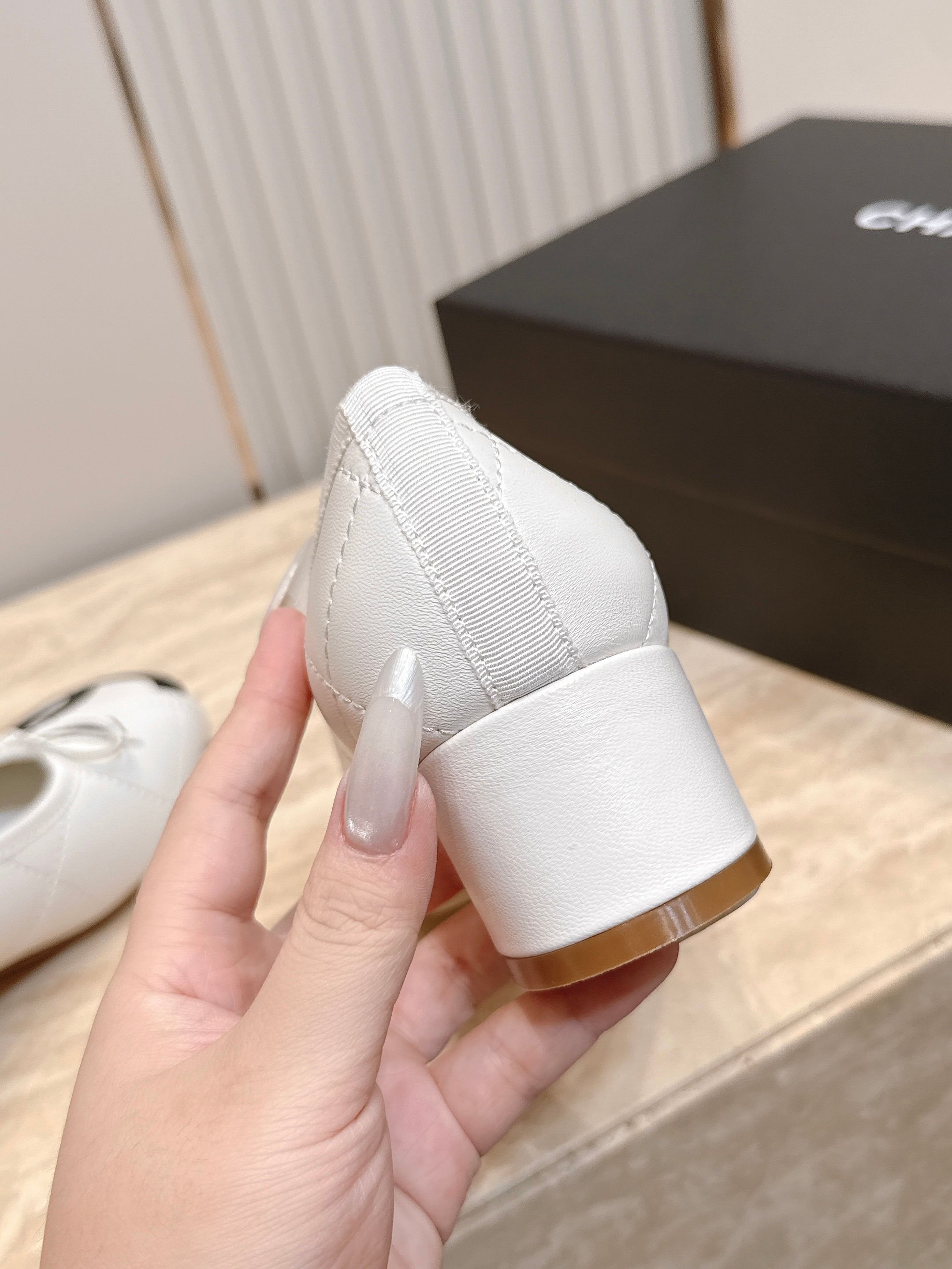 最新高跟款 Chanel|香奈儿26康鹏鞋 粗高跟单鞋 专柜同步,最新经典升级高跟设计,太好爱,更有一番味道,选 最新高跟款 Chanel|香奈儿26康鹏鞋 粗高跟单鞋 专柜同步,最新经典升级高跟设计,太好爱,更有一番味道,选