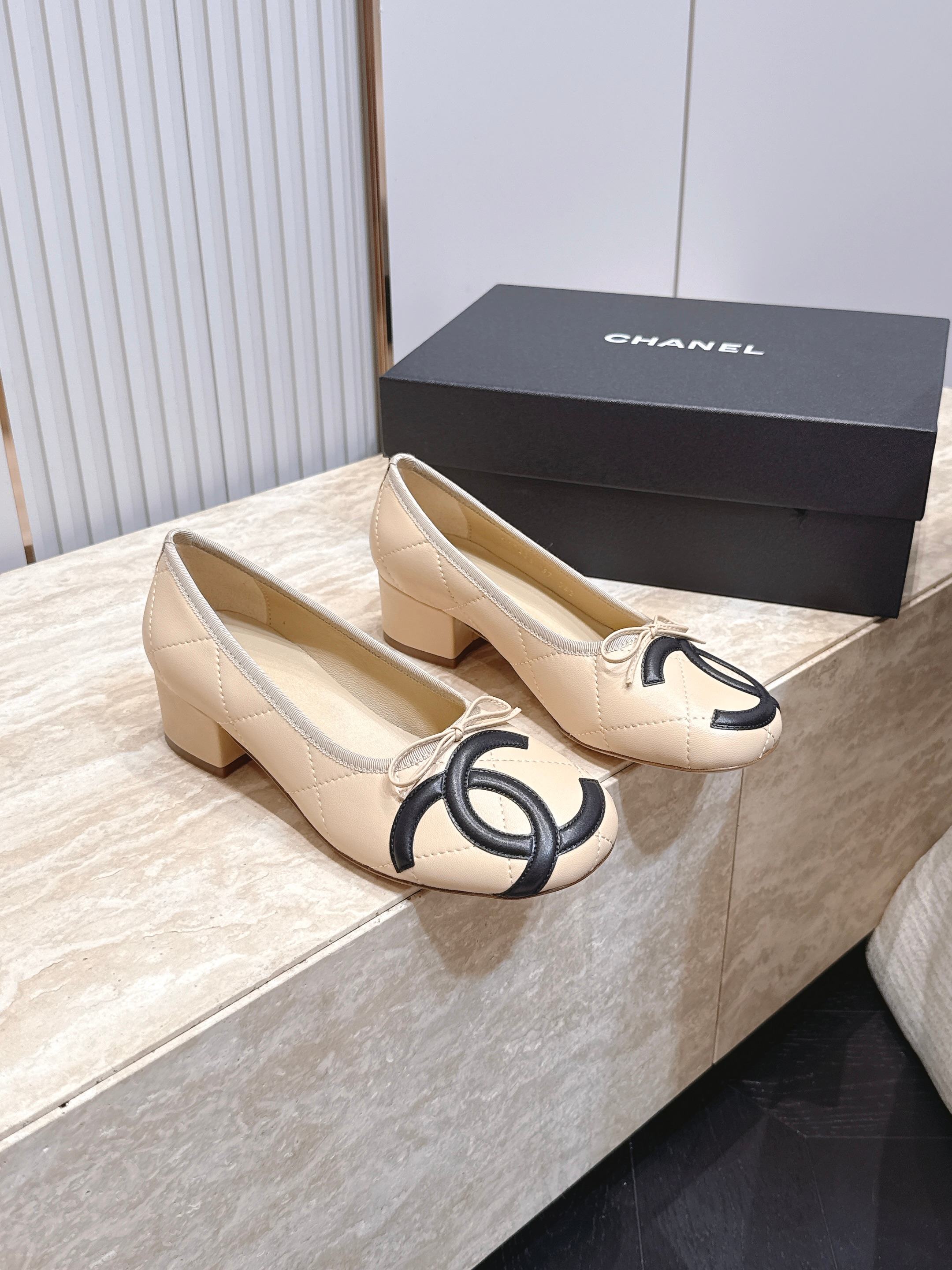 最新高跟款  Chanel｜香奈儿26康鹏鞋​​ 粗高跟单鞋  专柜同步，最新经典升级高跟设计，太好爱，更有一番味道，选