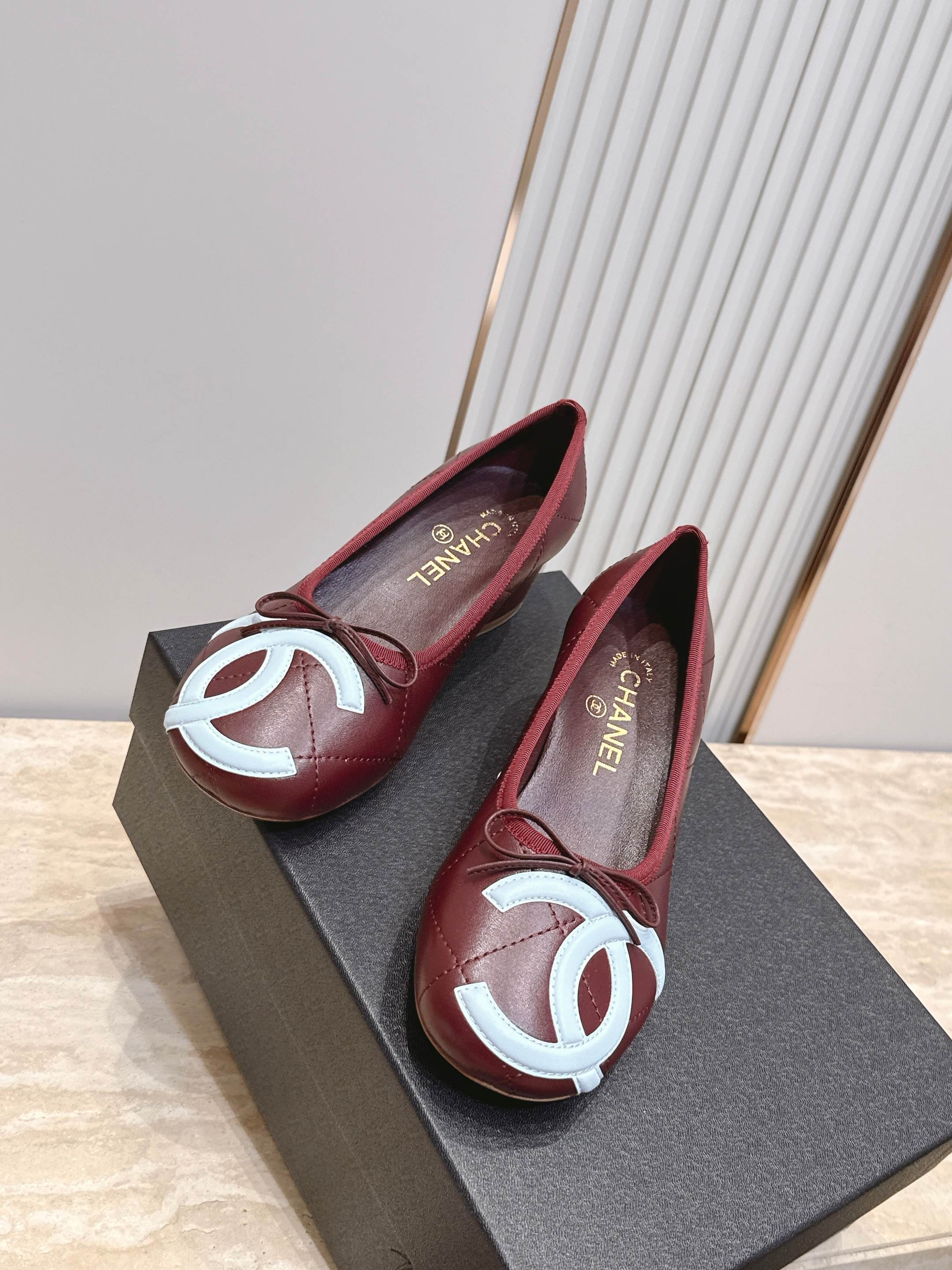 最新高跟款 Chanel|香奈儿26康鹏鞋 粗高跟单鞋 专柜同步,最新经典升级高跟设计,太好爱,更有一番味道,选 最新高跟款 Chanel|香奈儿26康鹏鞋 粗高跟单鞋 专柜同步,最新经典升级高跟设计,太好爱,更有一番味道,选