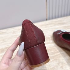 最新高跟款 Chanel|香奈儿26康鹏鞋 粗高跟单鞋 专柜同步,最新经典升级高跟设计,太好爱,更有一番味道,选 最新高跟款 Chanel|香奈儿26康鹏鞋 粗高跟单鞋 专柜同步,最新经典升级高跟设计,太好爱,更有一番味道,选