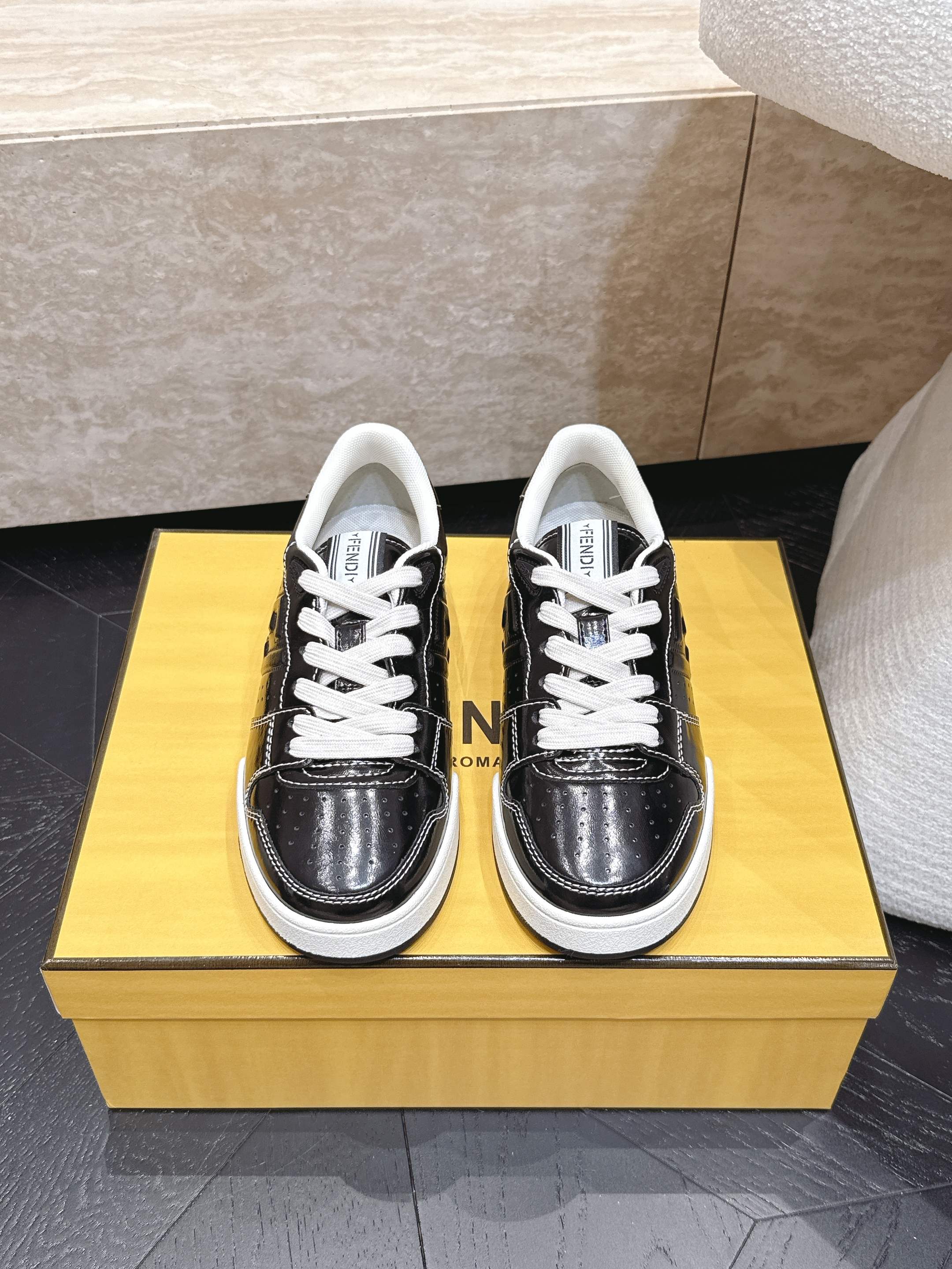 NO:928488,First release!  Latest version Couple model Fendi 2026 new color series sneakers casual sports shoes FD match upgraded new style full leather stitching fresh blood injection and FF retro design super good-looking and versatile upper cowhide stitching combination raised double F logo on the side and breathable lining inside lightweight comfortable versatile original TPU outsole size, women's 35-40 /  Men's 39-45, casual shoes/sports shoes, fendi, fendi, sneakers, cowhide19860909首发！ 最新版面 情侣款 Fendi芬迪2026新色系列板鞋休闲运动鞋 FD match 升级新款 全皮面拼接 新鲜血液注入加FF复古的设计 超好看百搭 鞋面牛皮面拼接组合 侧面凸起的双F logo内里采用透气布里 轻便 舒适百搭 原版TPu大底 码数,女款35-40 / 男款39-45,休闲鞋/运动鞋,fendi,fendi,sneakers,cowhide,Women's Shoes
