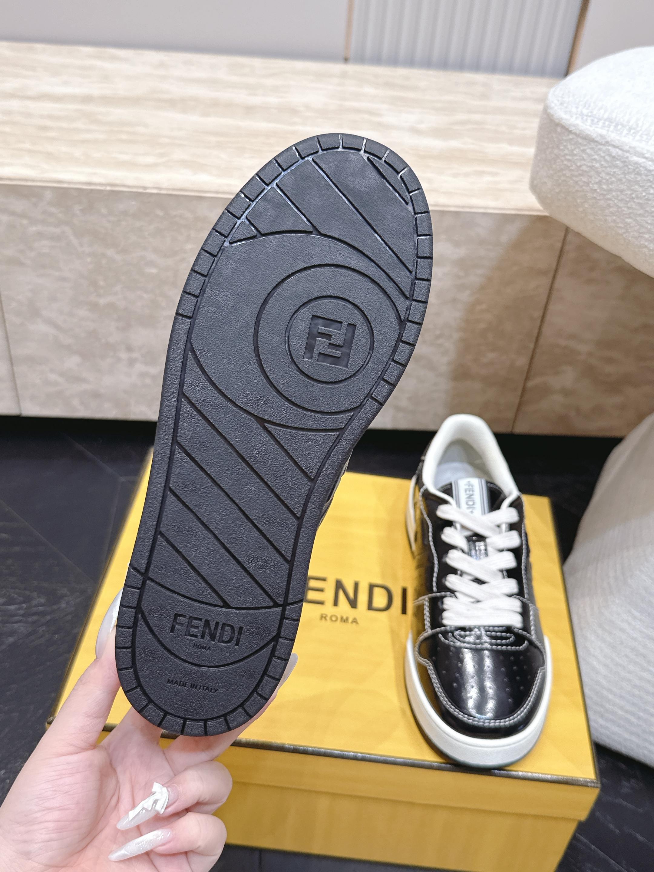 首发! 最新版面 情侣款 Fendi芬迪2026新色系列板鞋休闲运动鞋 FD match 升级新款 全皮面拼接 新鲜血液 首发! 最新版面 情侣款 Fendi芬迪2026新色系列板鞋休闲运动鞋 FD match 升级新款 全皮面拼接 新鲜血液