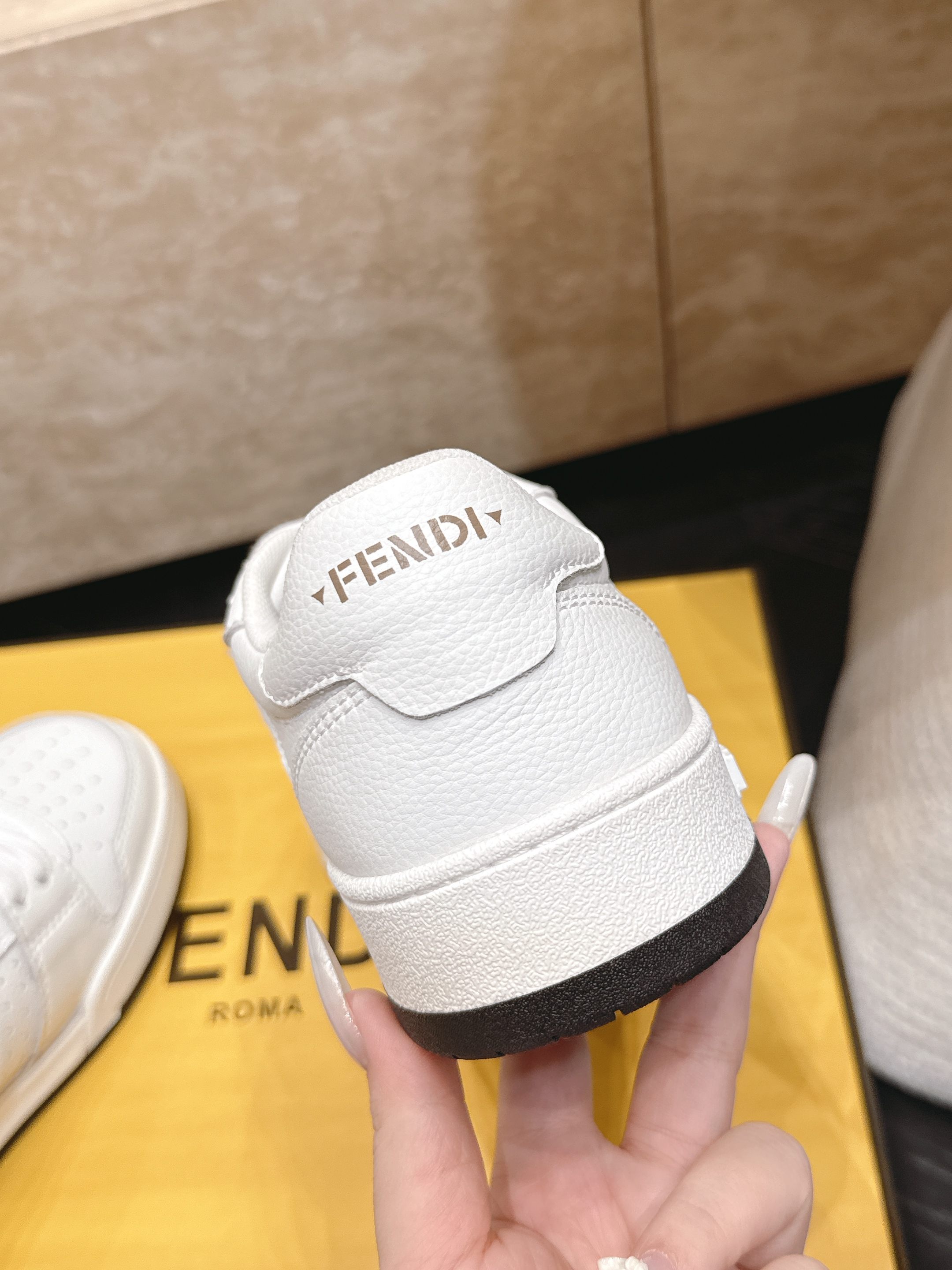 首发! 最新版面 情侣款 Fendi芬迪2026新色系列板鞋休闲运动鞋 FD match 升级新款 全皮面拼接 新鲜血液 首发! 最新版面 情侣款 Fendi芬迪2026新色系列板鞋休闲运动鞋 FD match 升级新款 全皮面拼接 新鲜血液