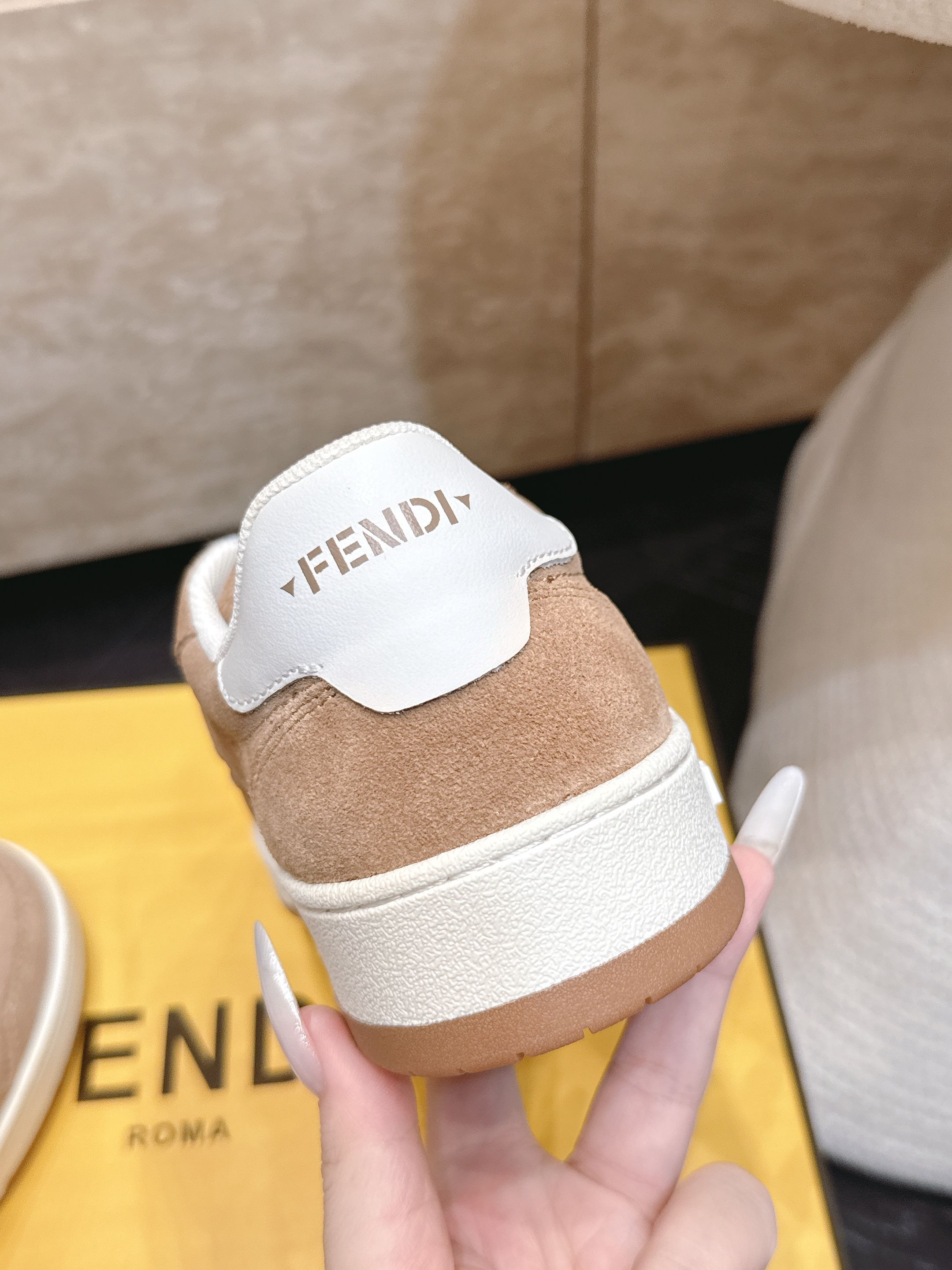 首发! 最新版面 情侣款 Fendi芬迪2026新色系列板鞋休闲运动鞋 FD match 升级新款 全皮面拼接 新鲜血液 首发! 最新版面 情侣款 Fendi芬迪2026新色系列板鞋休闲运动鞋 FD match 升级新款 全皮面拼接 新鲜血液