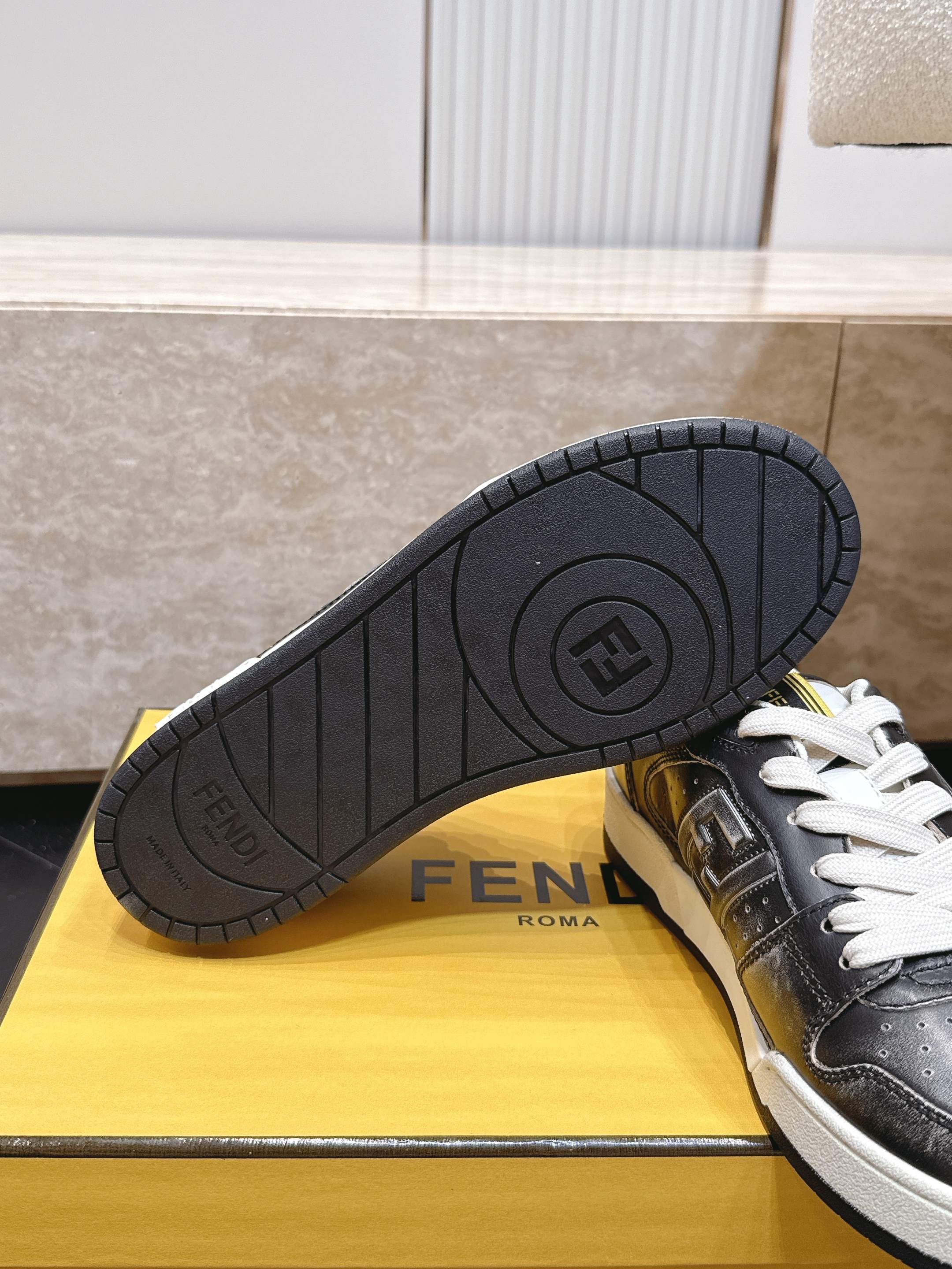 首发!此色 最新版面 情侣款 Fendi芬迪2026新色系列板鞋休闲运动鞋 FD match 升级新款 全皮面拼接 新鲜 首发!此色 最新版面 情侣款 Fendi芬迪2026新色系列板鞋休闲运动鞋 FD match 升级新款 全皮面拼接 新鲜